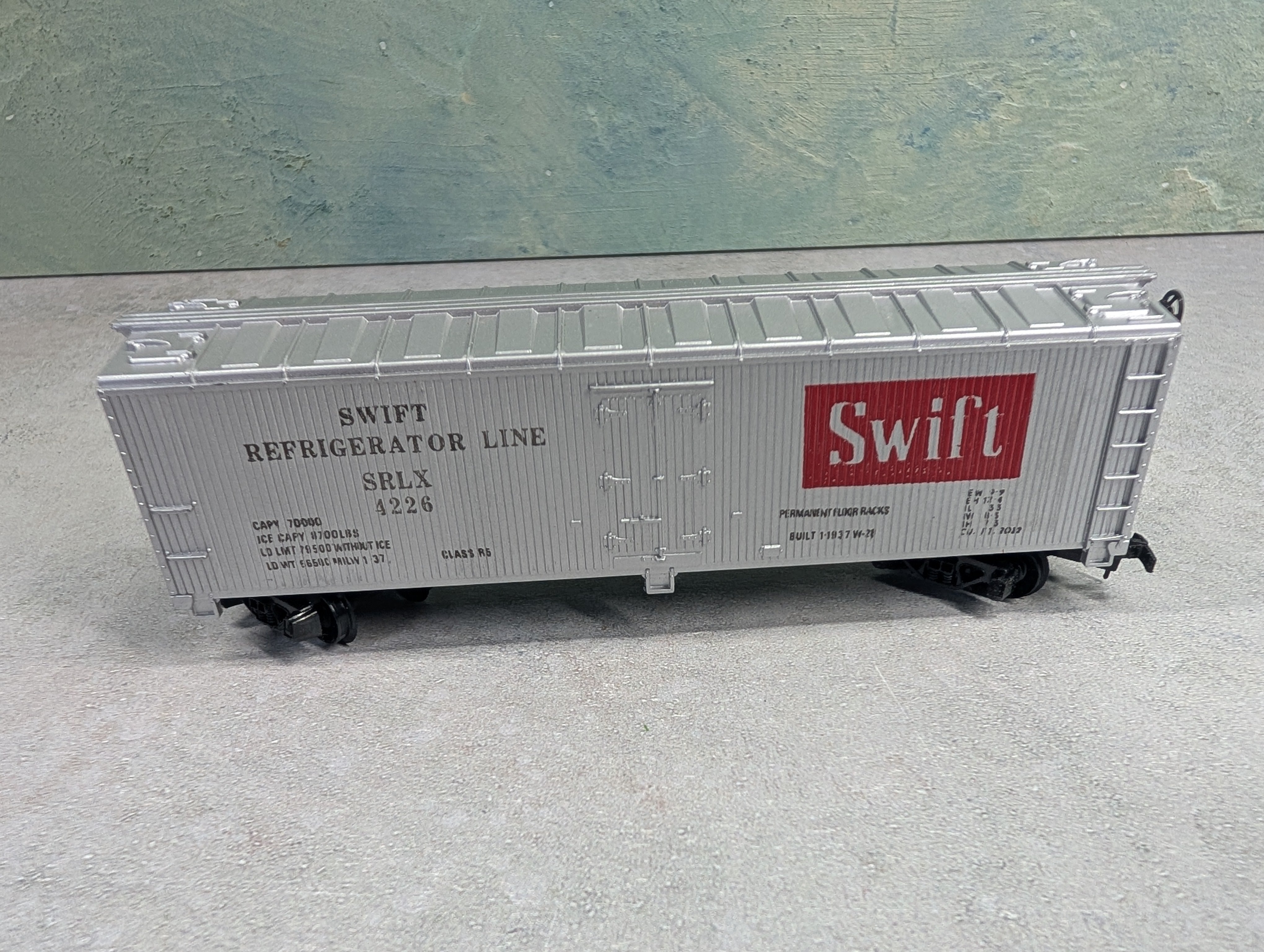 USED Tyco HO Scale 41' Wooden Reefer Box Car Swift Refrigerator Line SRLX #4226
