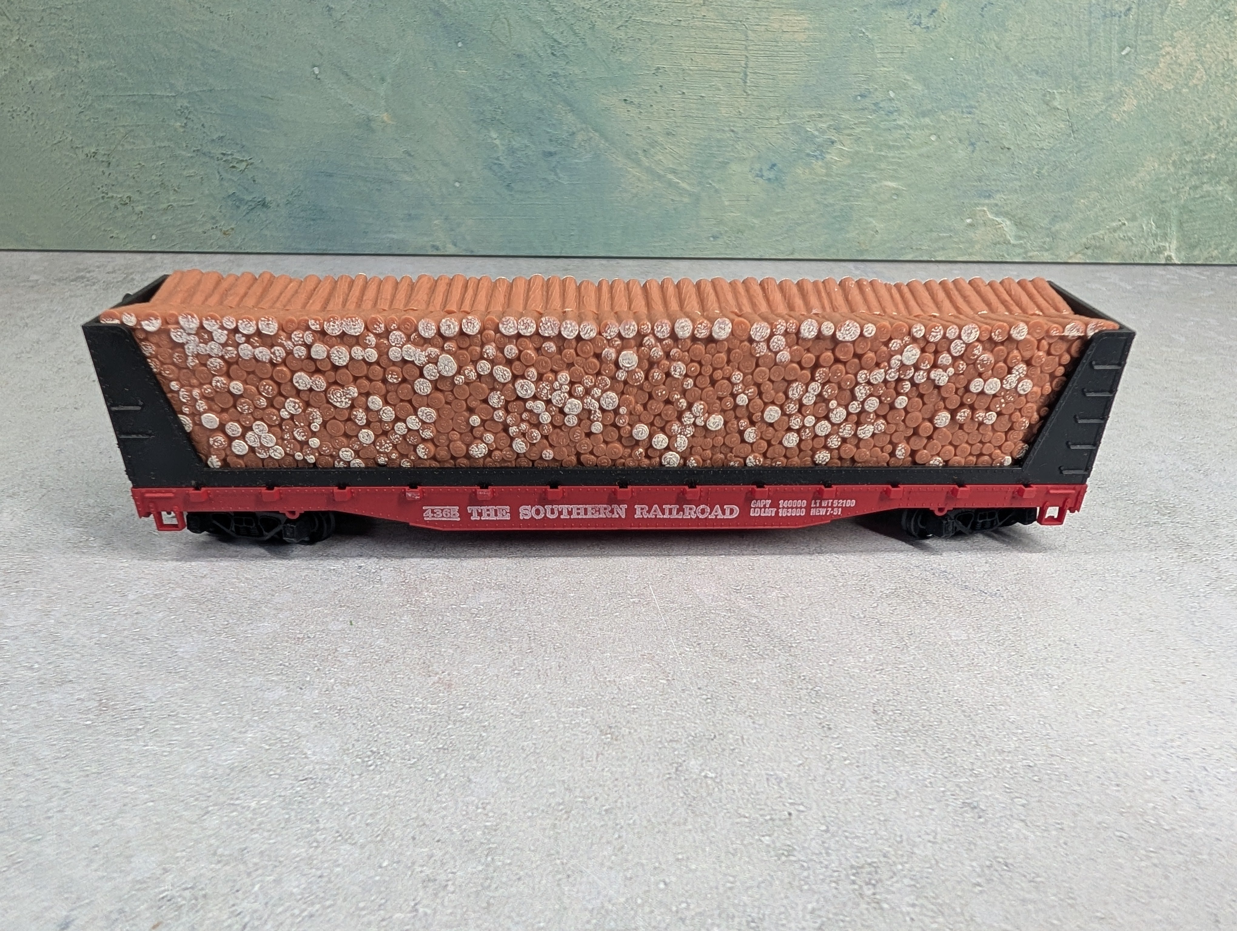USED Tyco HO Scale 50' Bulkhead Flat Car (Brake Wheel) Southern #4365 w/ Pulpwood Load