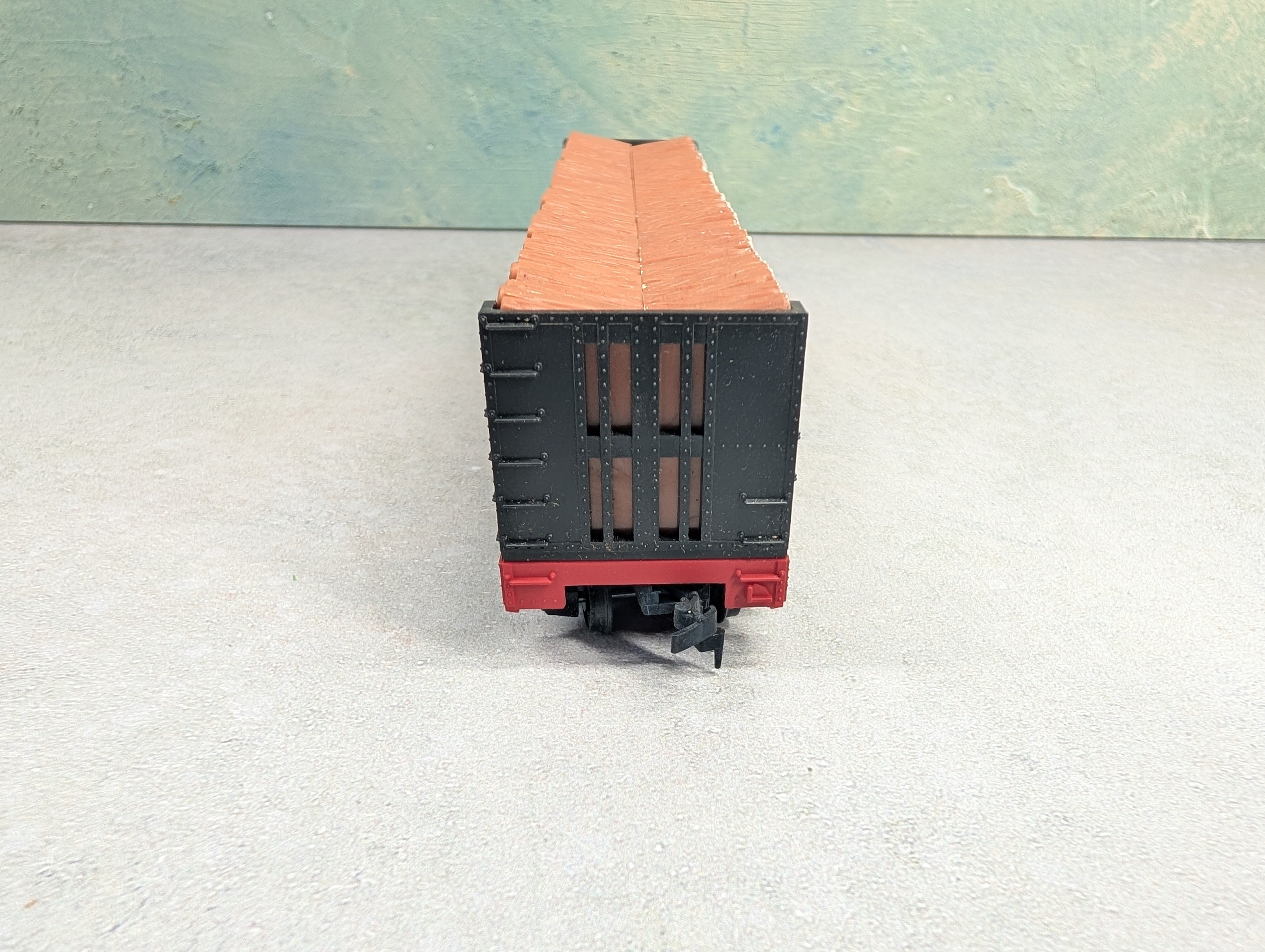 USED Tyco HO Scale 50' Bulkhead Flat Car (Brake Wheel) Southern #4365 w/ Pulpwood Load