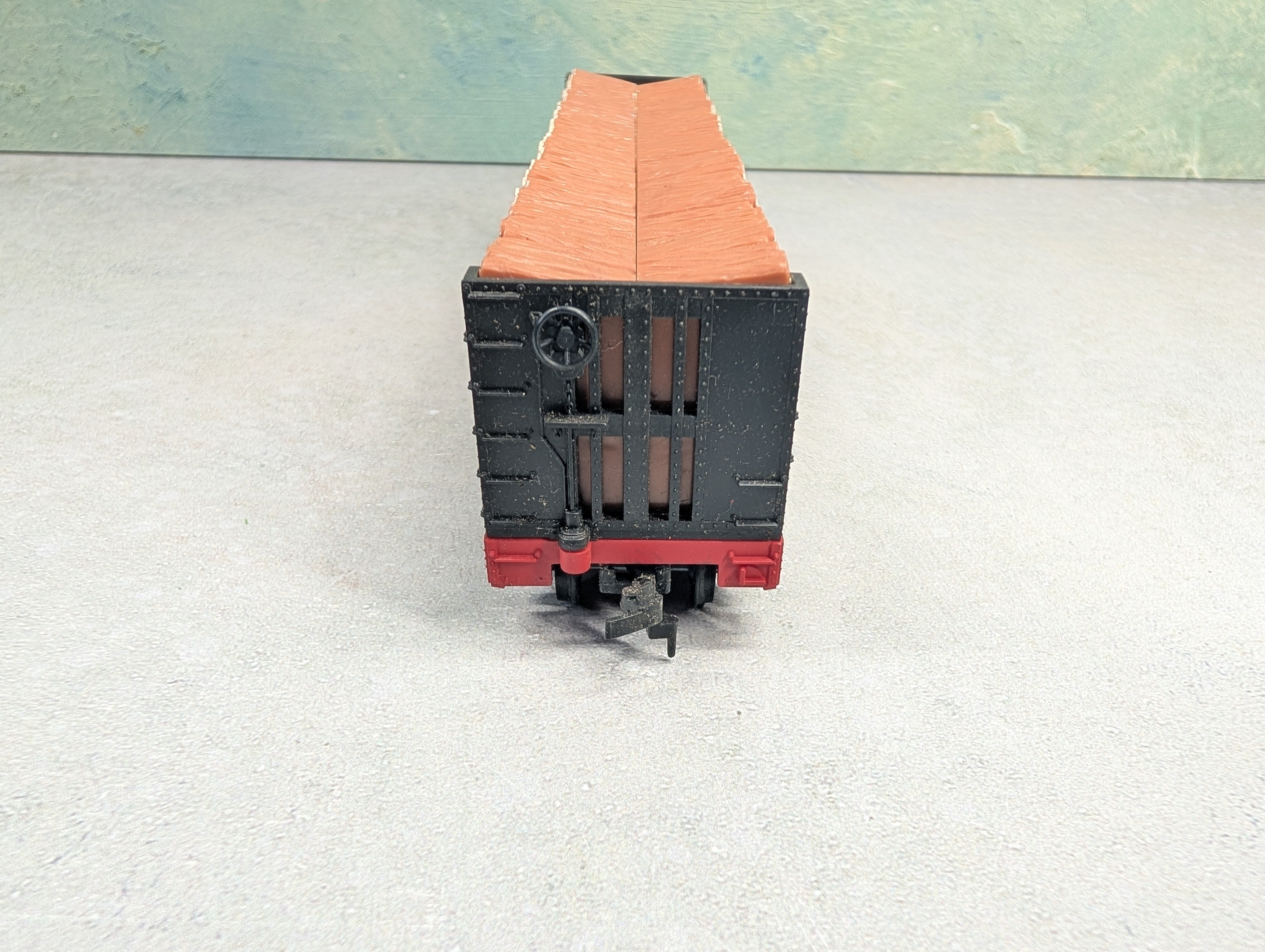 USED Tyco HO Scale 50' Bulkhead Flat Car (Brake Wheel) Southern #4365 w/ Pulpwood Load