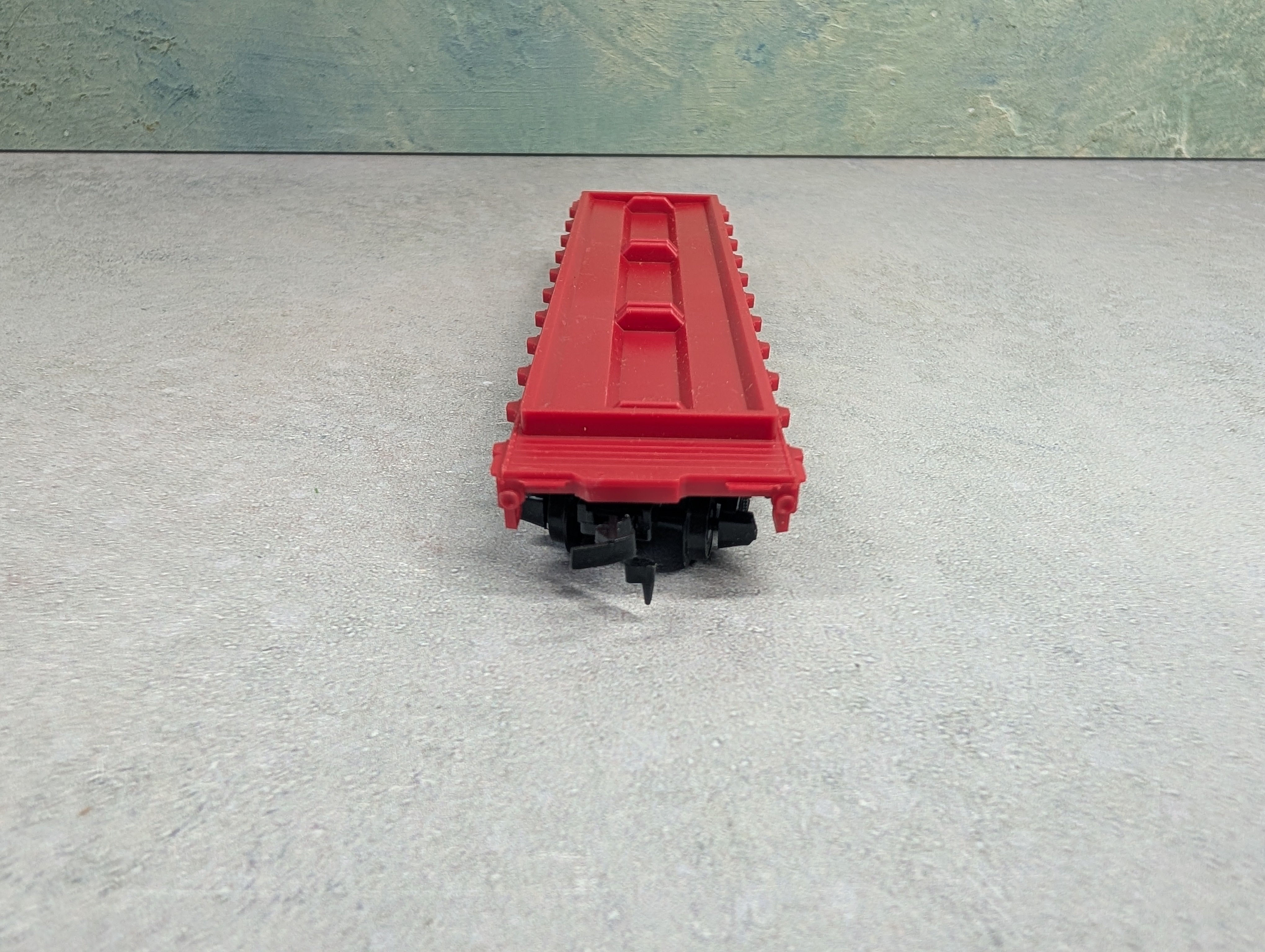 USED Tyco HO Scale 40' Flat Car Great Northern w/ Culvert Pipes