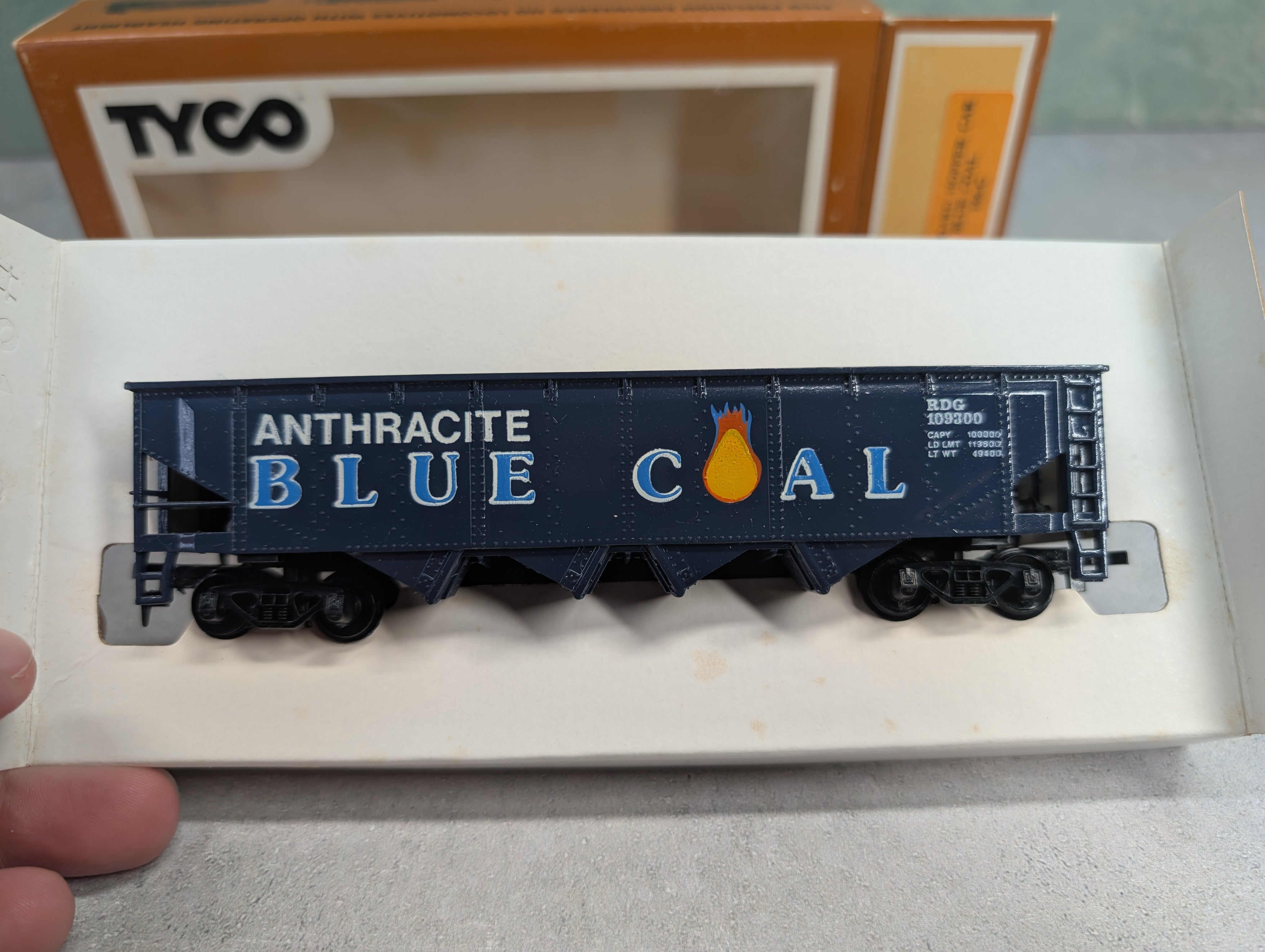 USED Tyco 366C HO Scale Billboard Hopper Anthracite Blue Coal RDG #109300