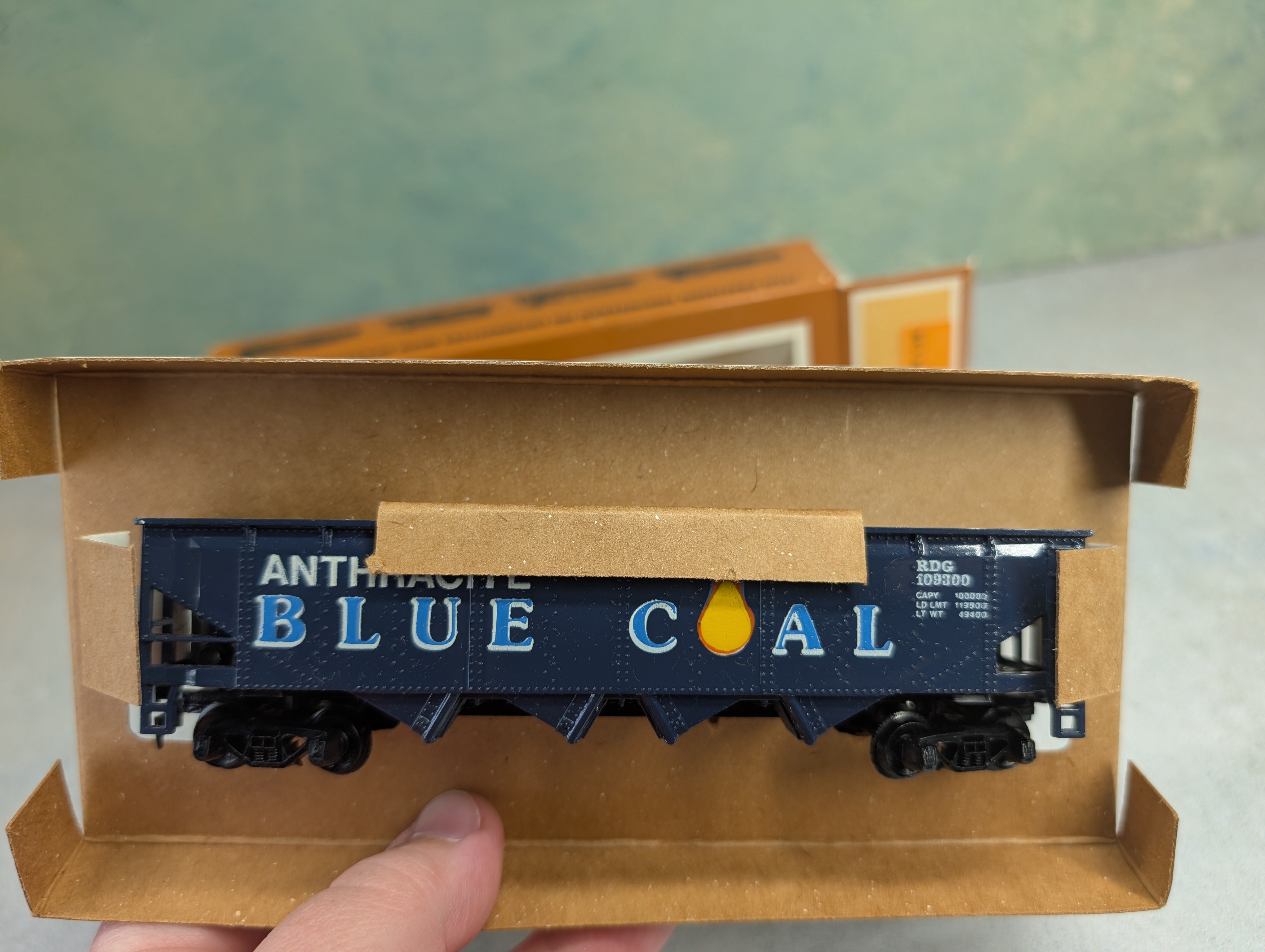 USED Tyco 366C HO Scale Billboard Hopper Anthracite Blue Coal RDG #109300