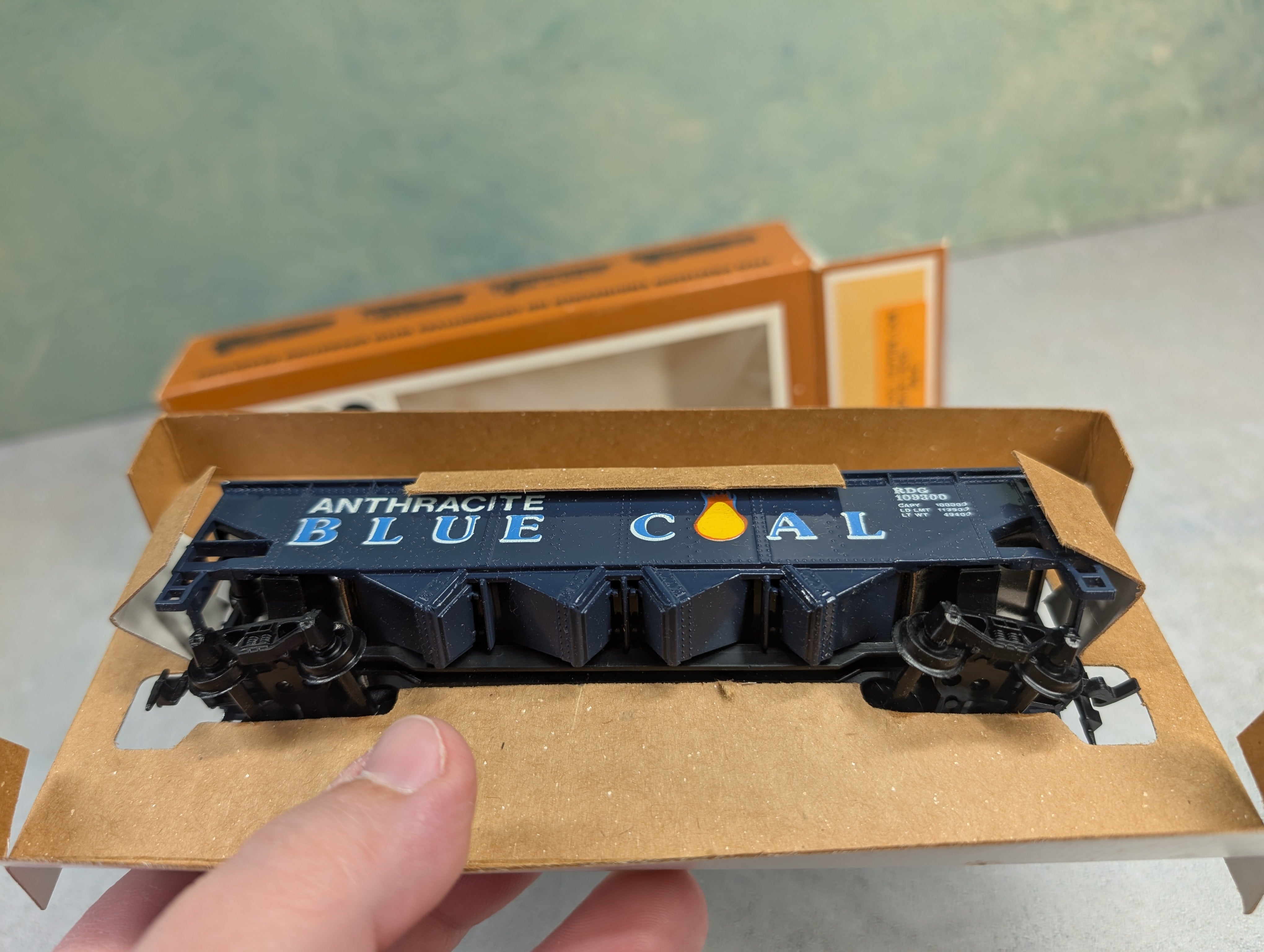 USED Tyco 366C HO Scale Billboard Hopper Anthracite Blue Coal RDG #109300