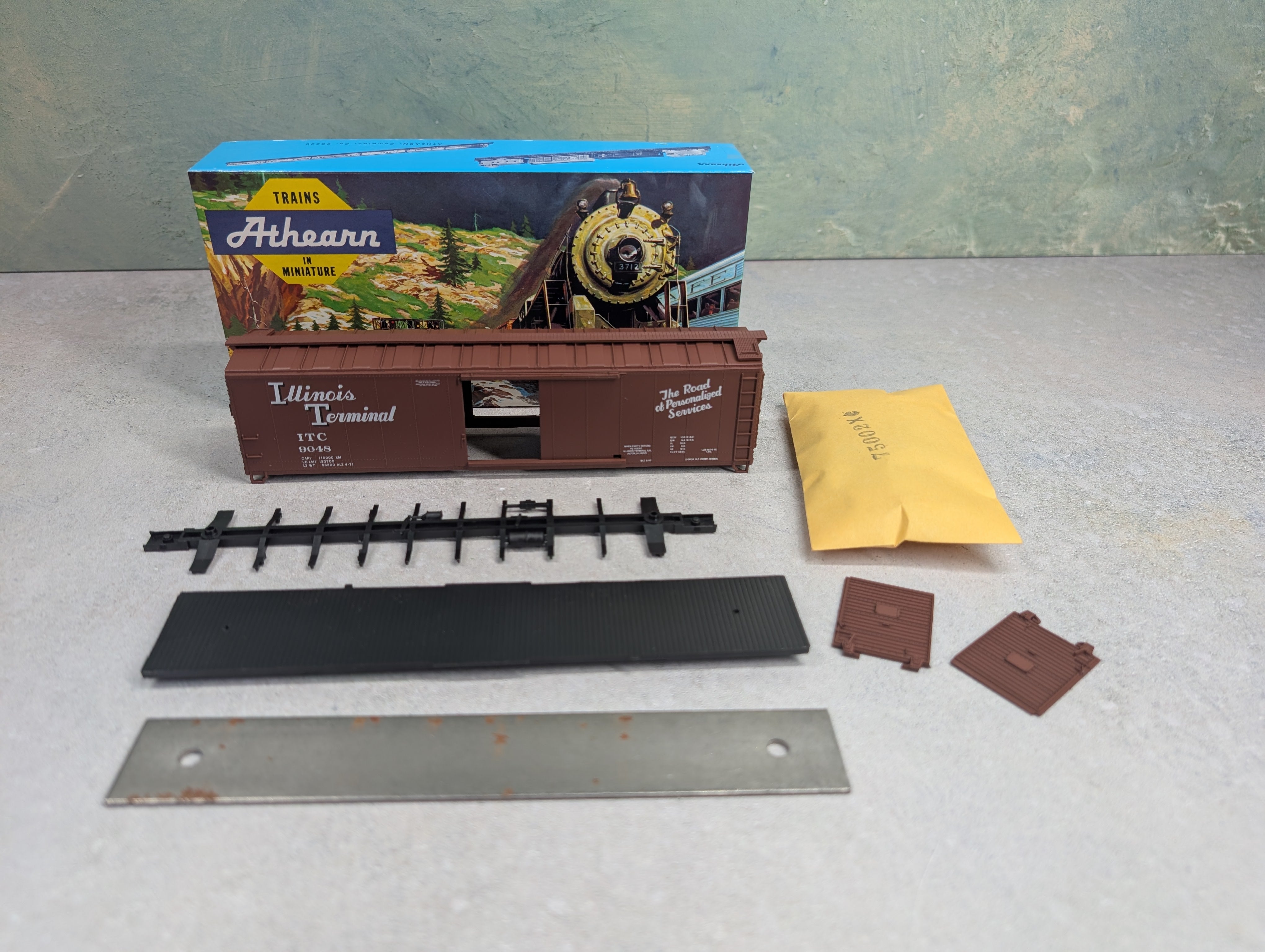 USED Athearn 2272 HO Scale 50' Single-Door Box Car Illinois Terminal ITC #9048 Bev-Bel KIT