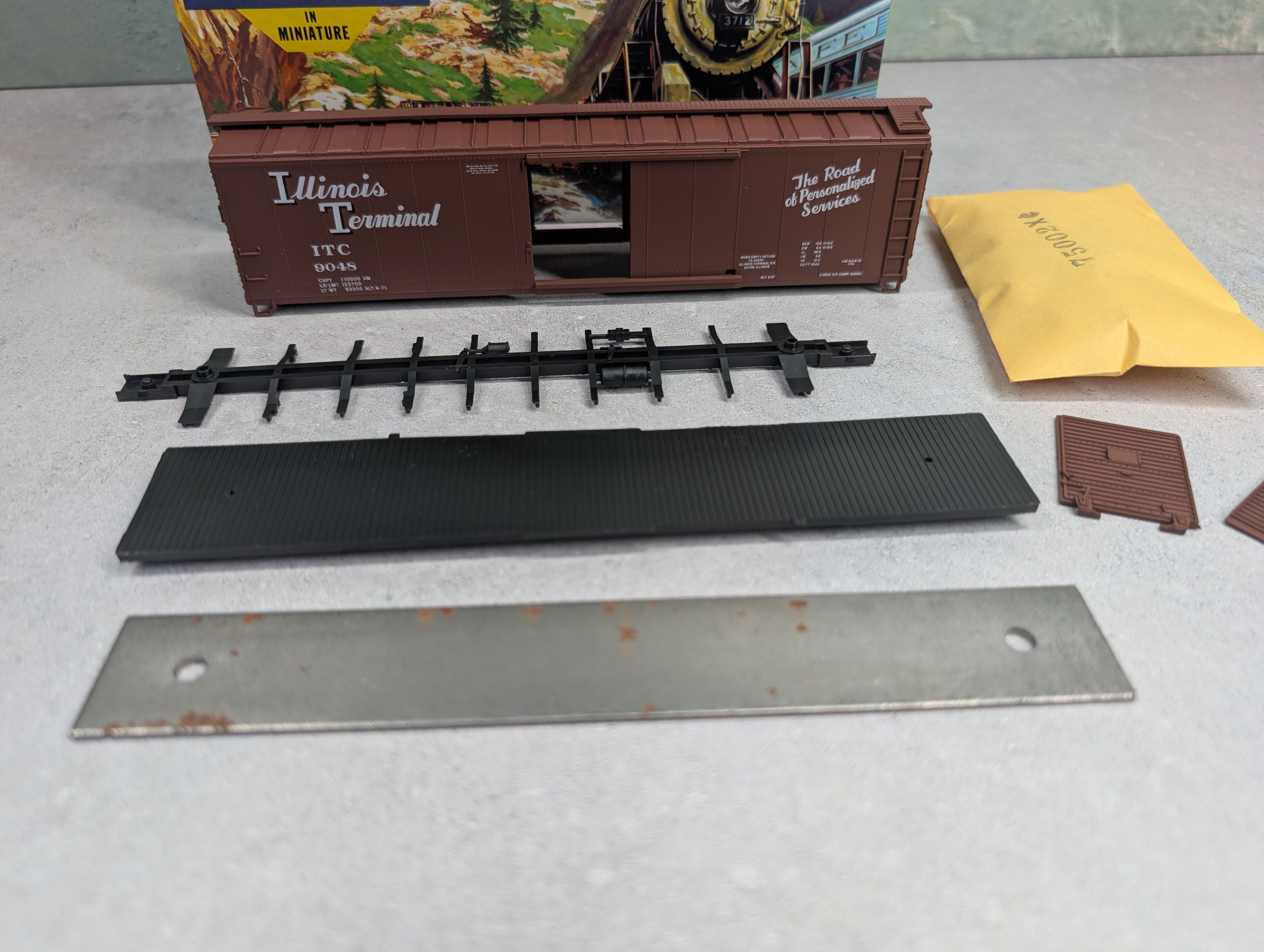 USED Athearn 2272 HO Scale 50' Single-Door Box Car Illinois Terminal ITC #9048 Bev-Bel KIT