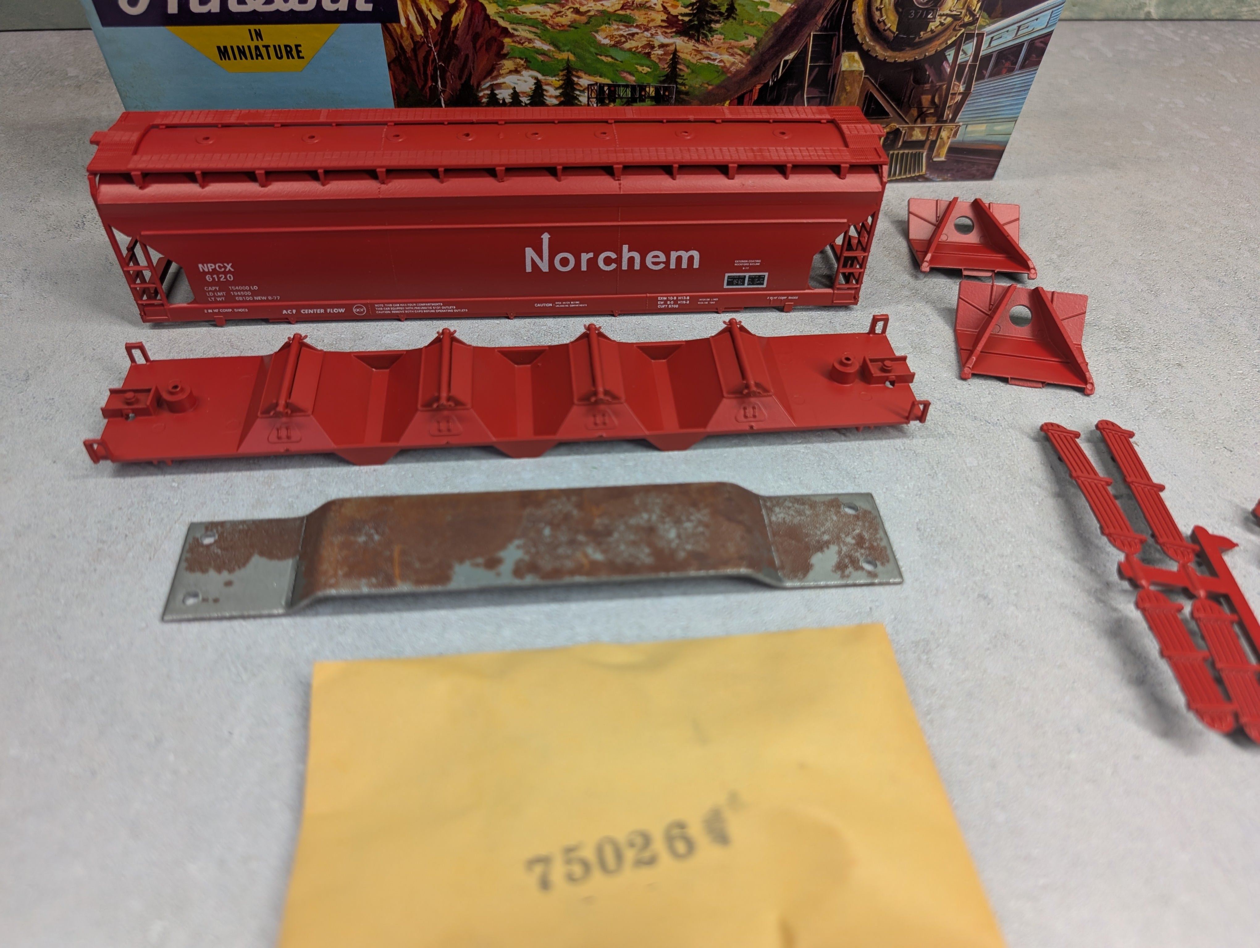 USED Athearn #318-1 HO Scale 55' ACF Center-Flow Hopper Norchem NPCX #6120 Bev-Bel KIT