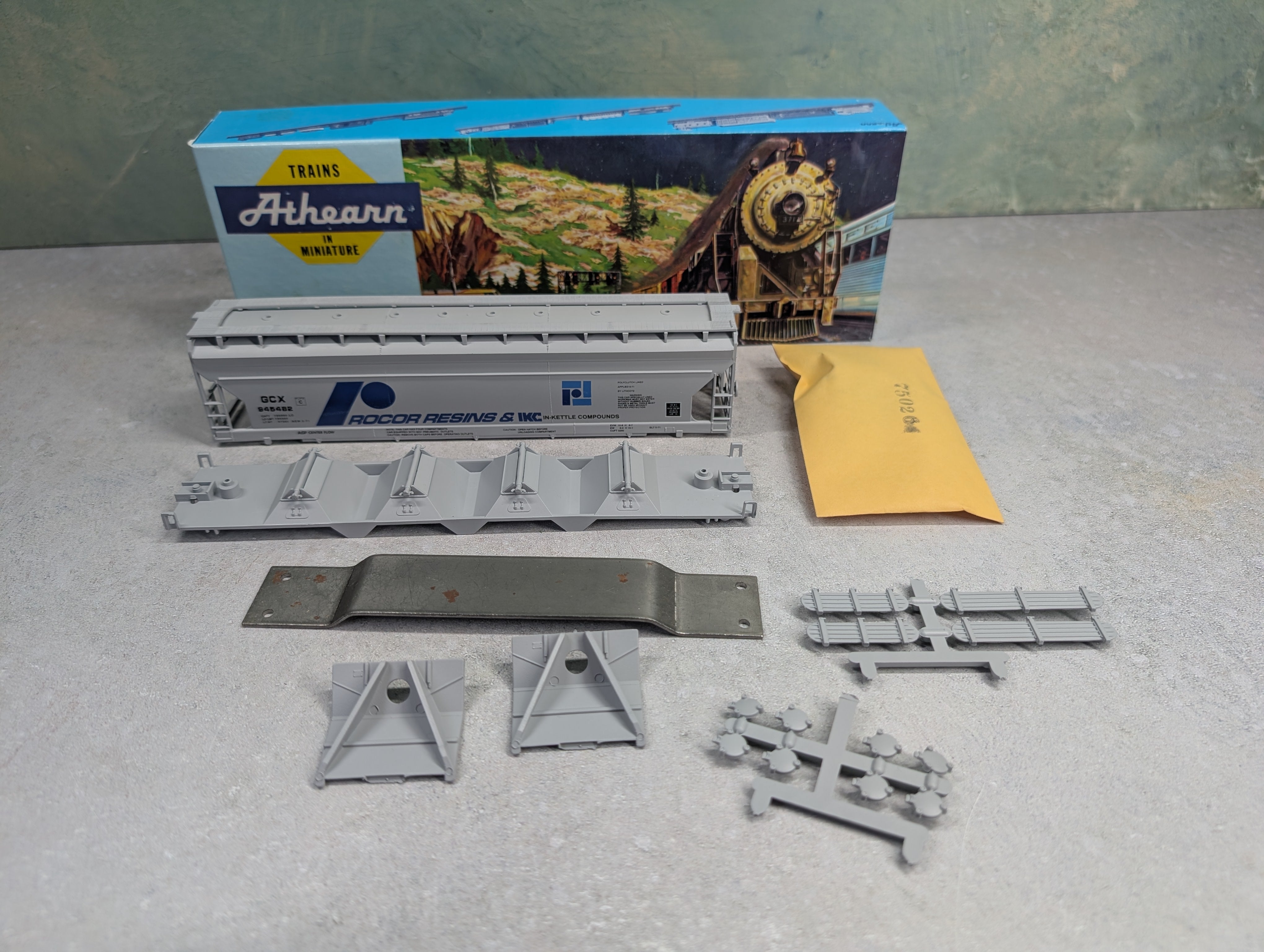 USED Athearn #592-1 HO Scale 55' ACF Center-Flow Hopper Rocor Resins GCX #945482 Bev-Bel KIT