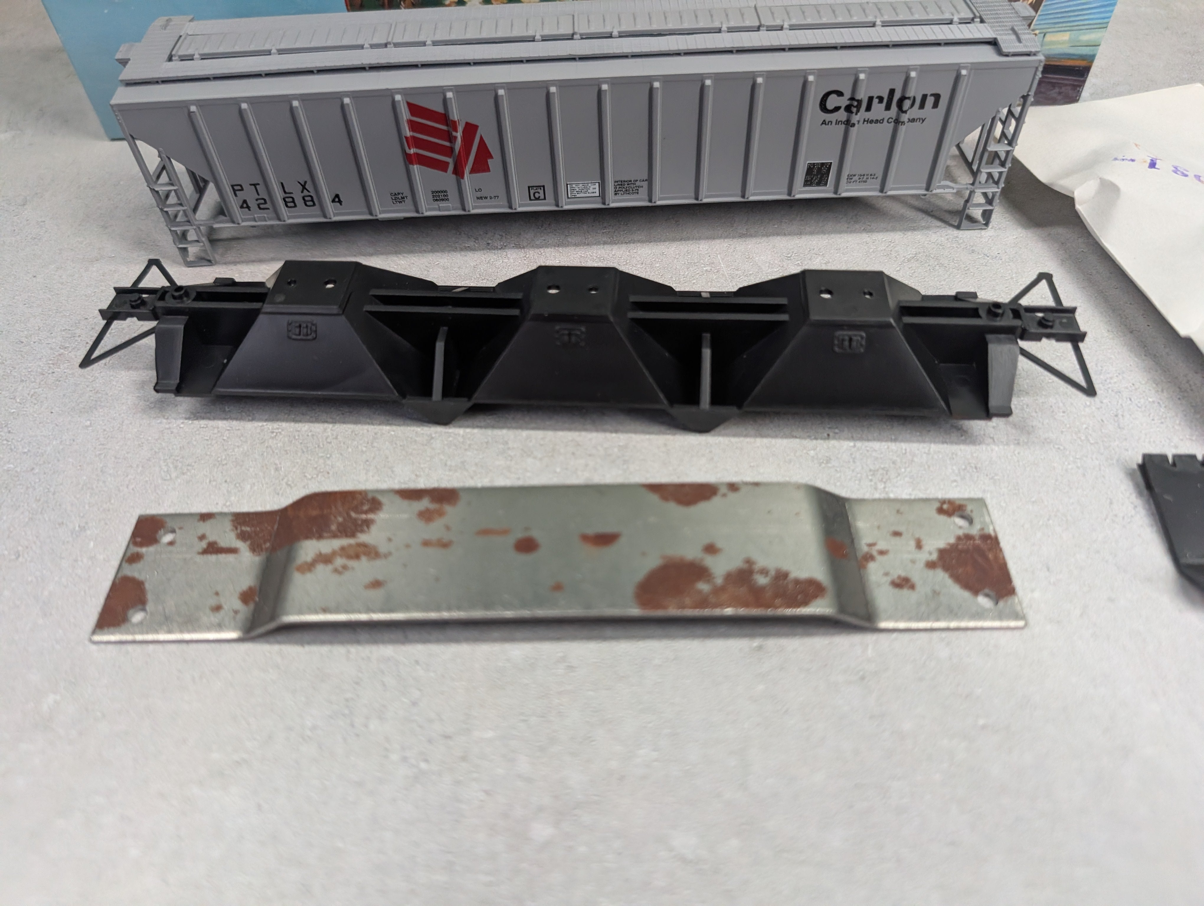 USED Athearn 1797 HO Scale 54' PS Ribside Hopper Carlon PTLX #42884 Bev-Bel KIT