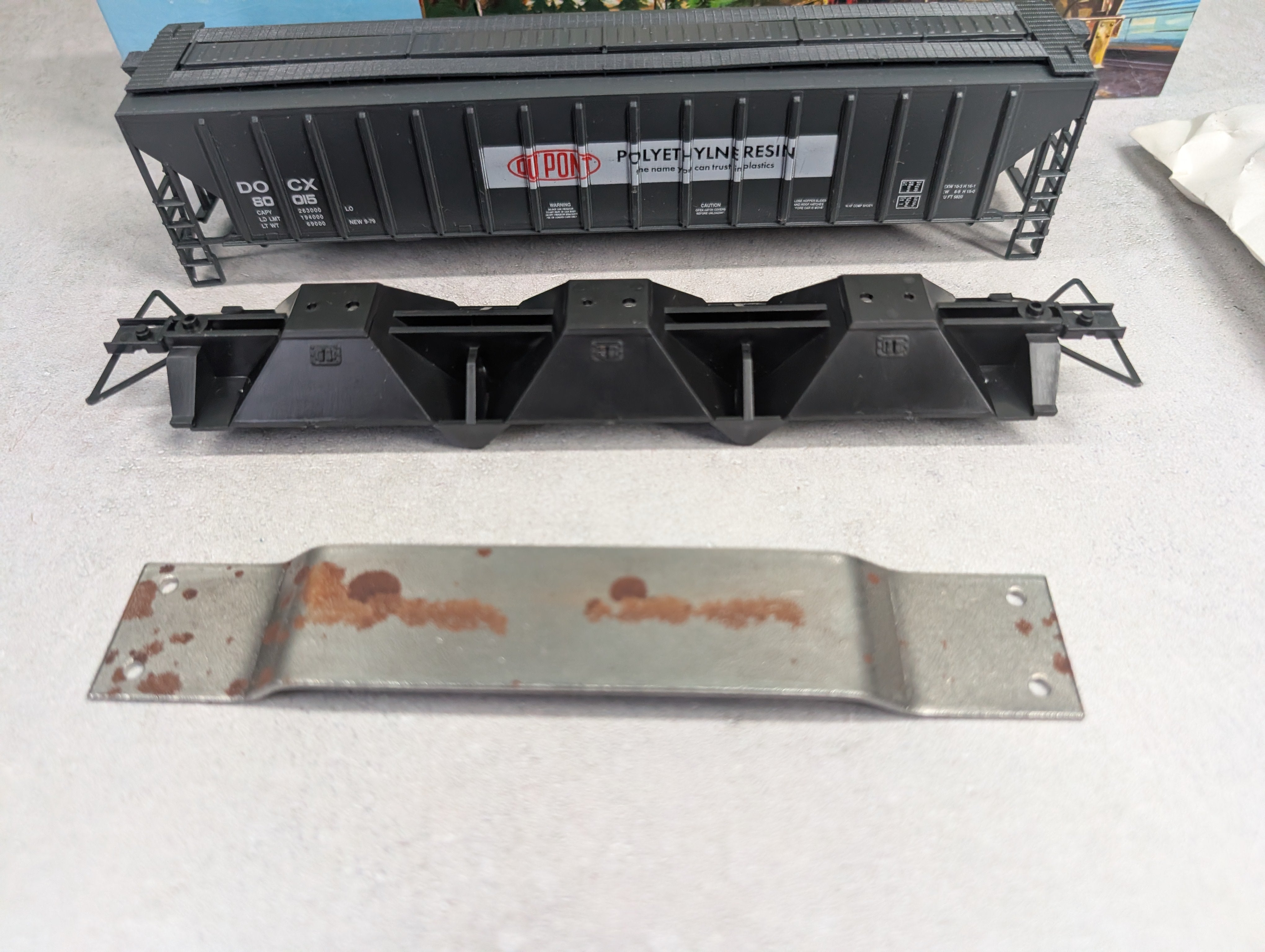 USED Athearn 2234 HO Scale 54' PS Ribside Hopper Dupont DOCX #80015 Bev-Bel KIT