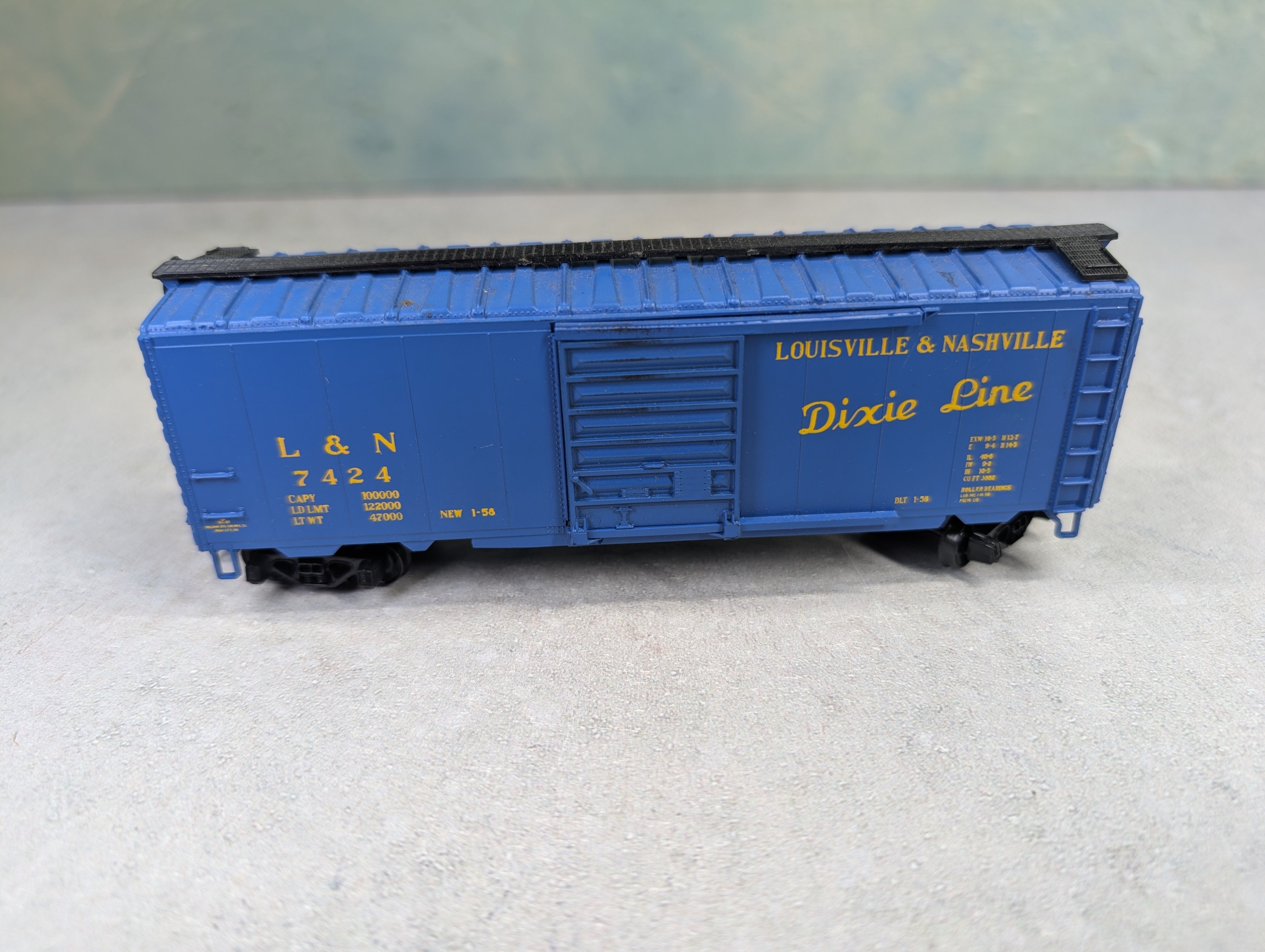 USED AHM HO Scale 40' Box Car Louisville & Nashville L&N #7424