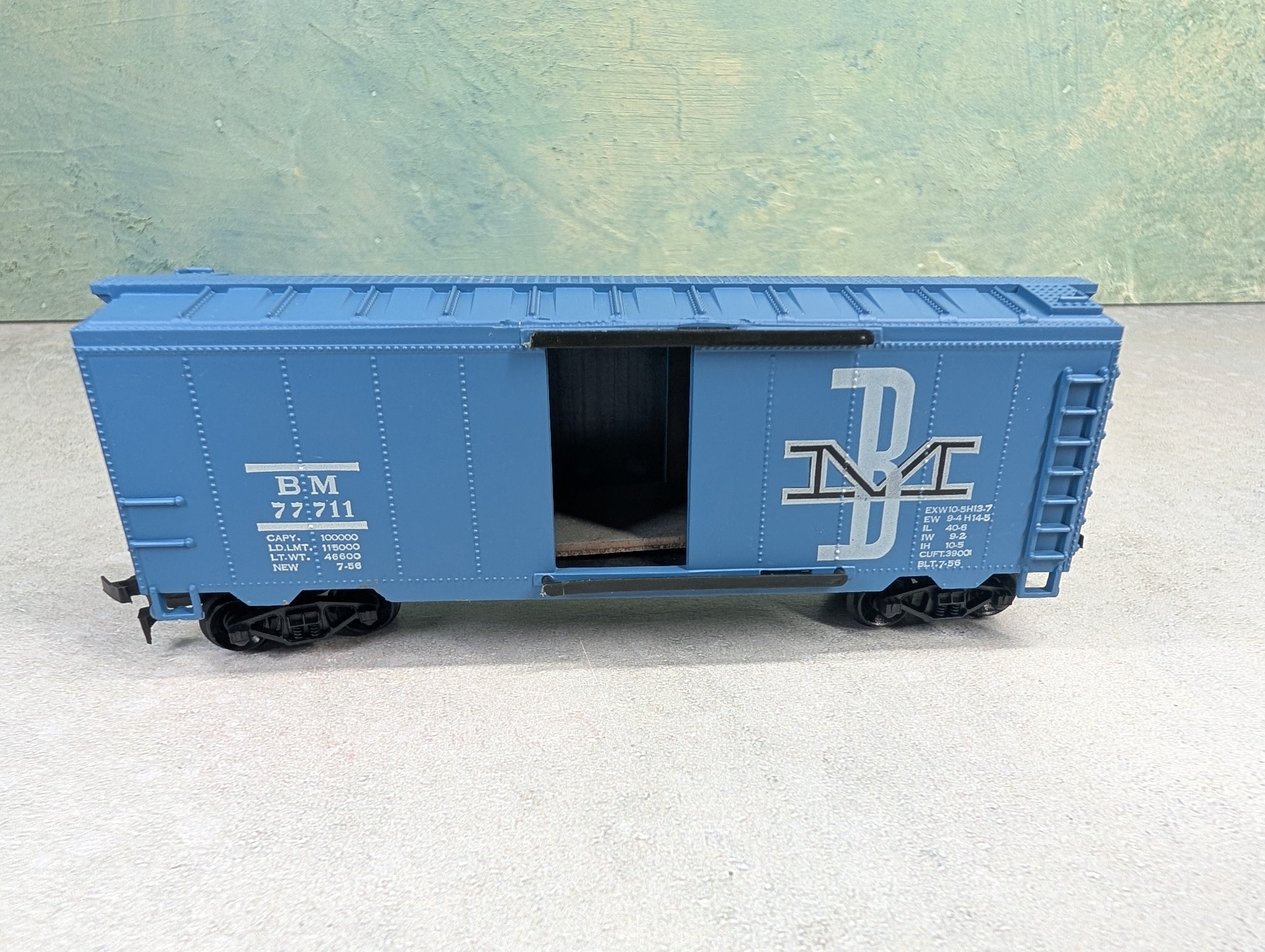 USED HO Scale 40' Box Car Boston and Maine BM #77711