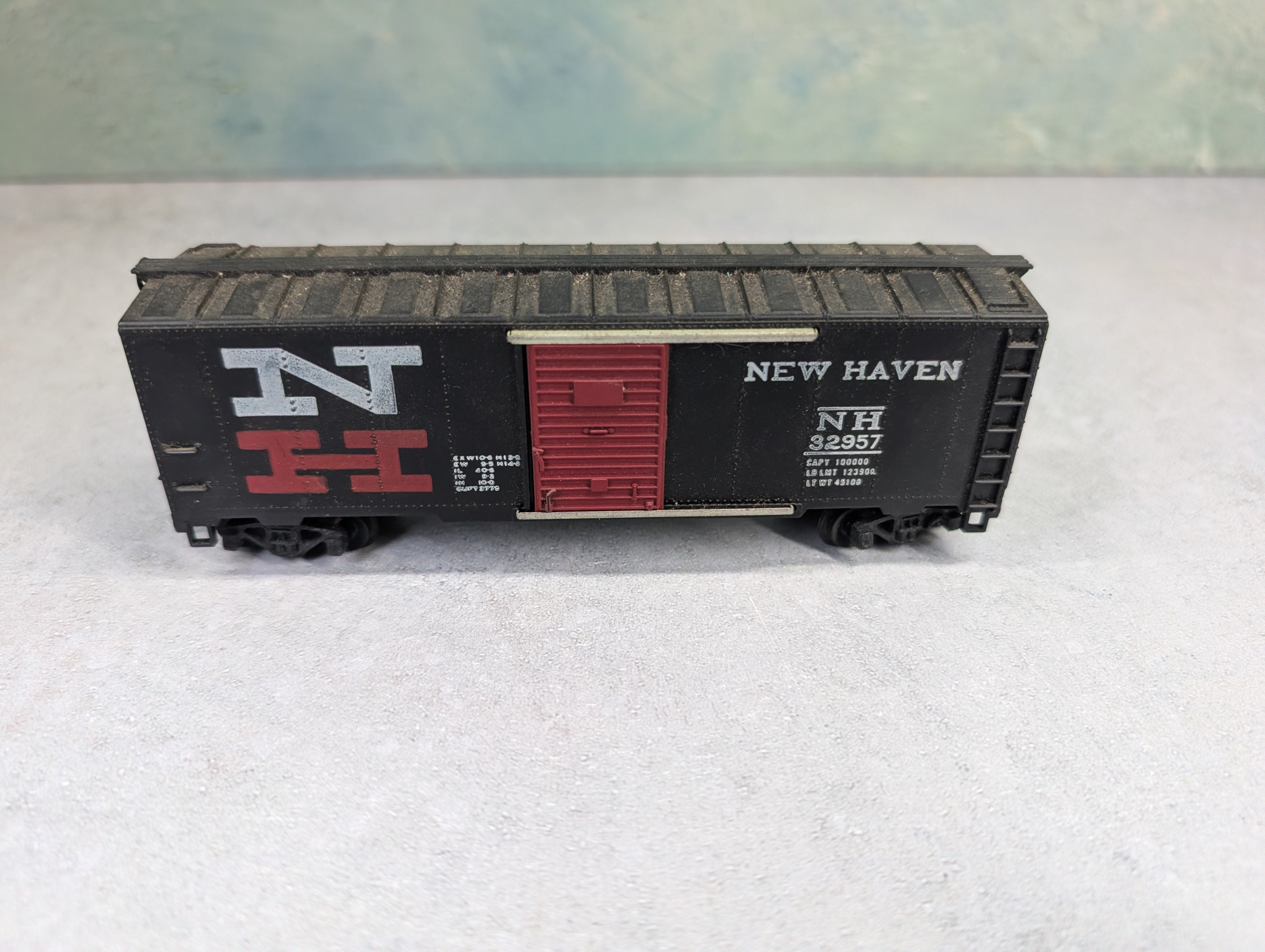 USED Mantua HO Scale 40' Box Car New Haven NH #32957