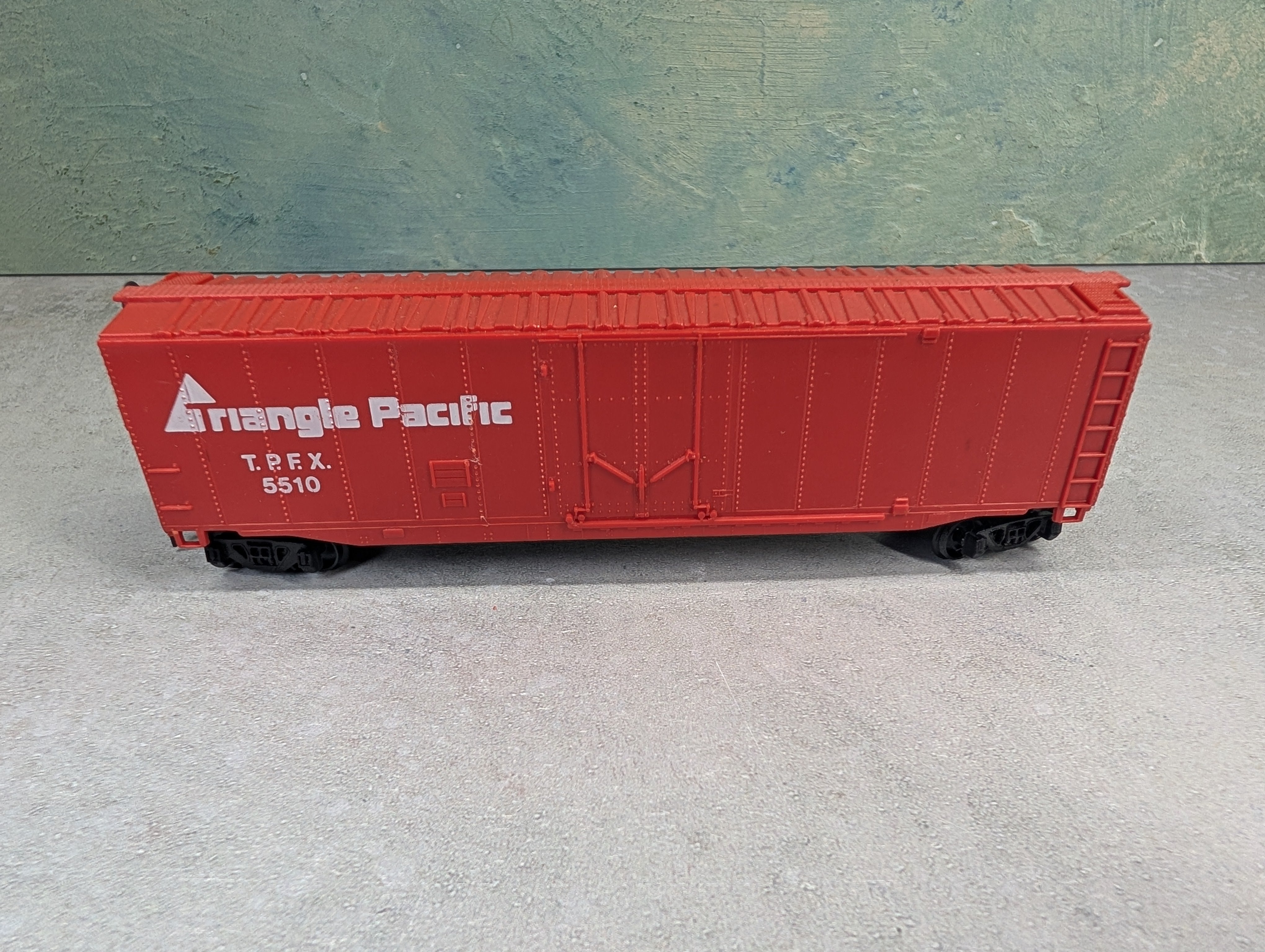 USED Bachmann HO Scale 50' Box Car Triangle Pacific TPFX #5510