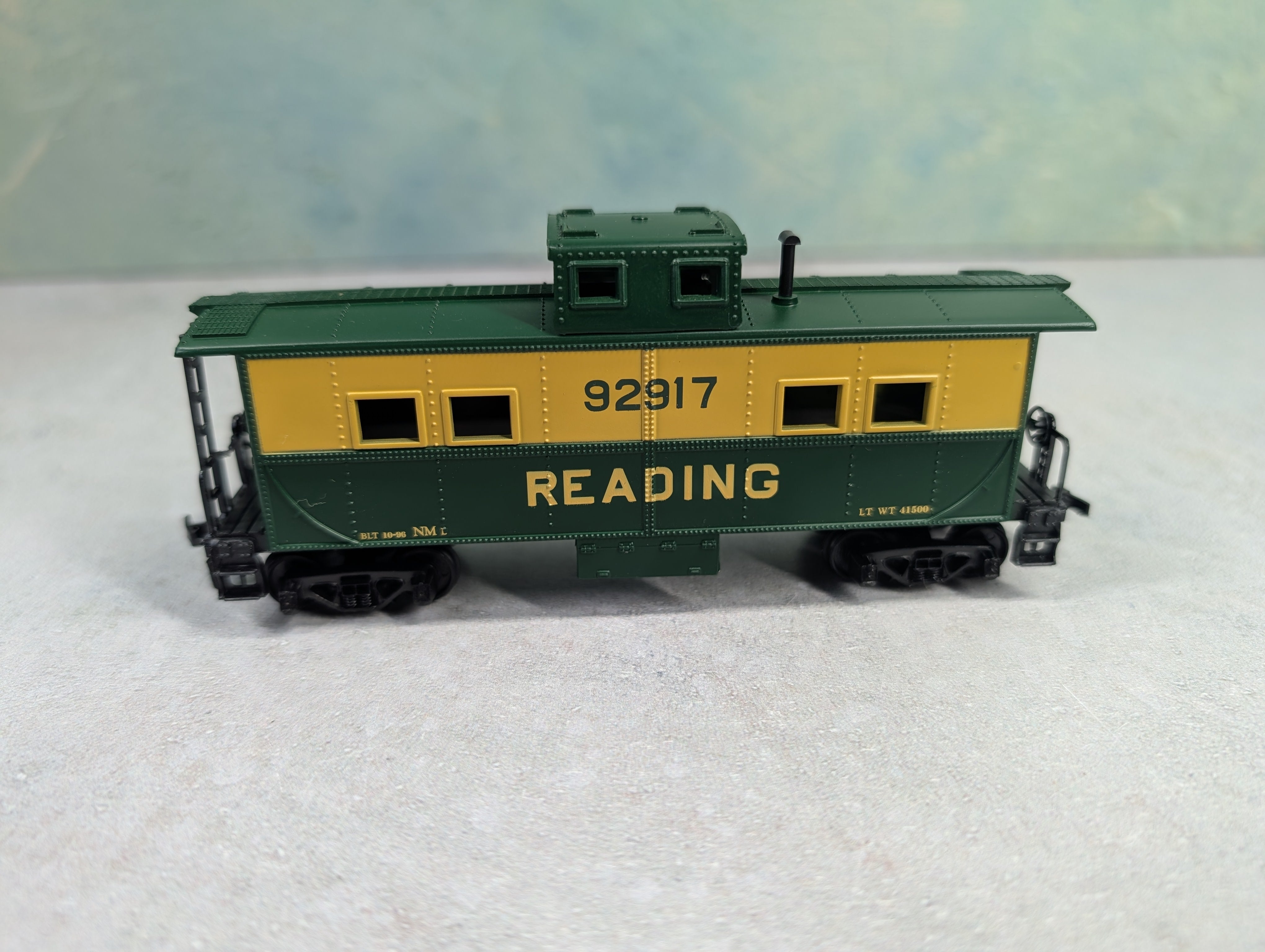USED Mantua 726-521 HO Scale Heavy 36' Caboose Reading #92917