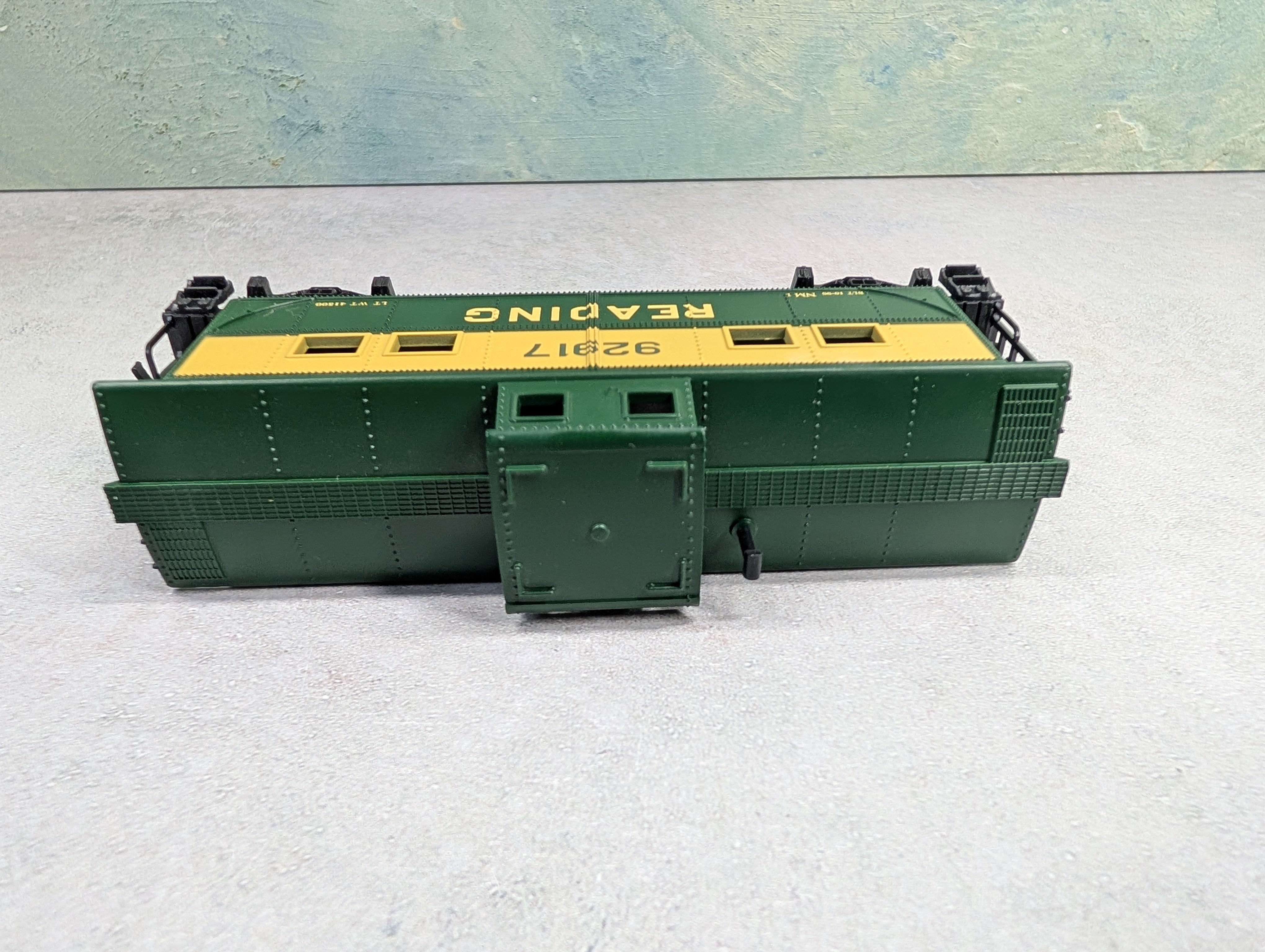 USED Mantua 726-521 HO Scale Heavy 36' Caboose Reading #92917