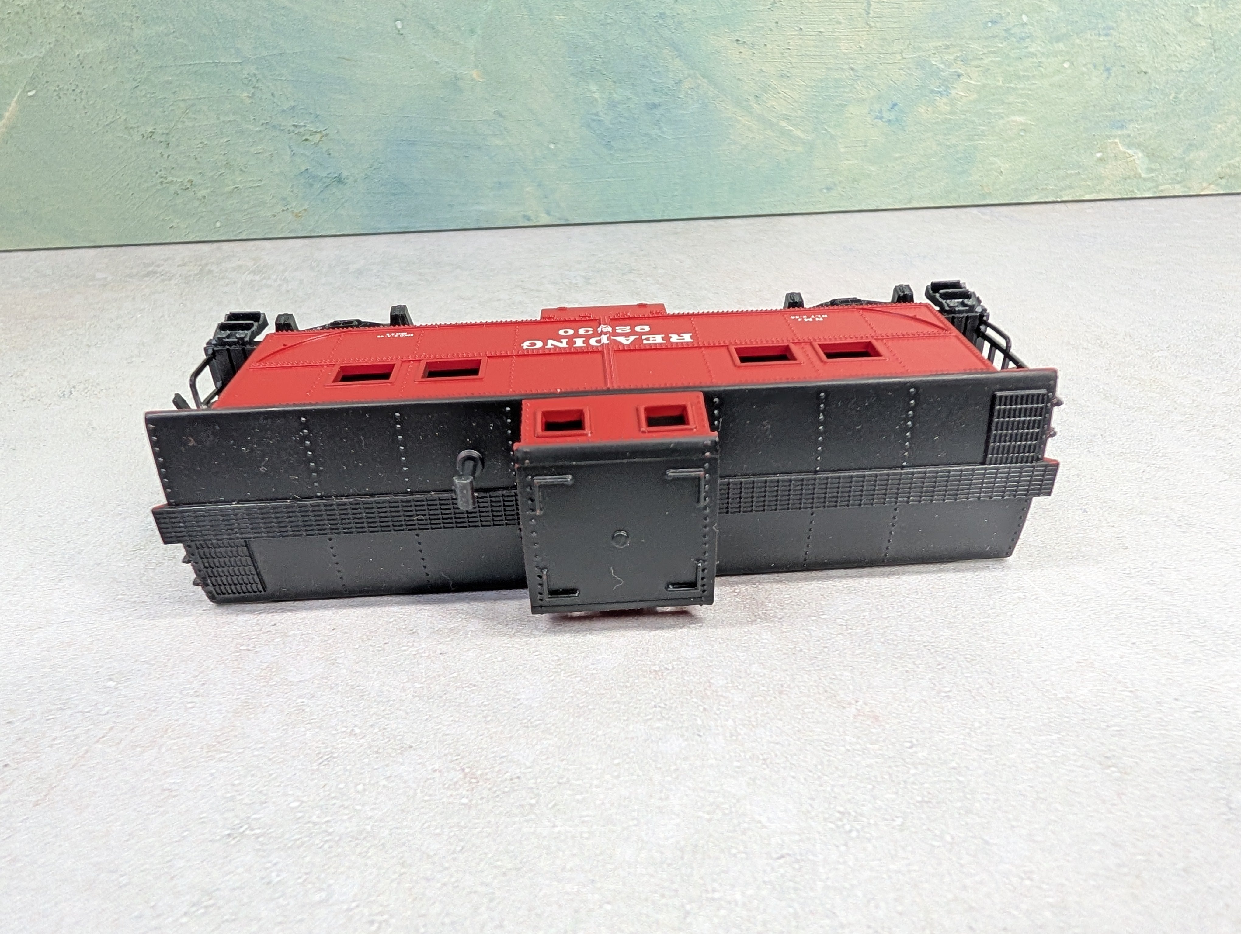 USED Mantua 726-621 HO Scale Heavy 36' Caboose Reading #92830