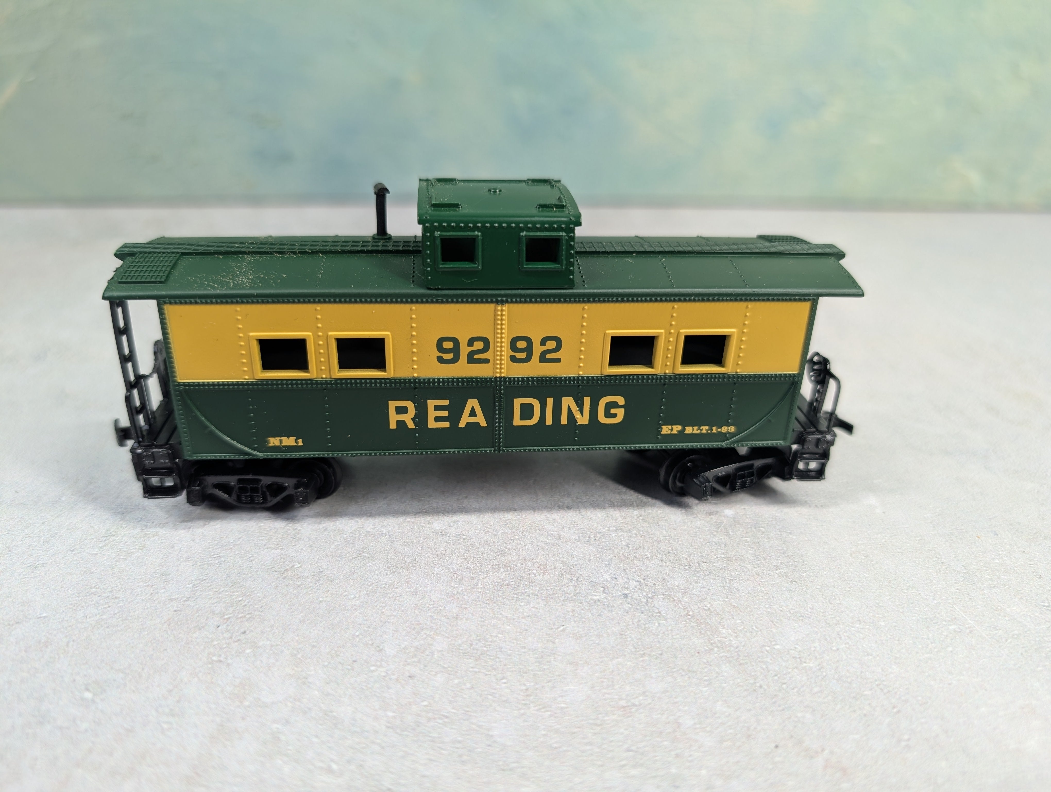 USED Mantua 726-173 HO Scale Heavy 36' Caboose Reading #9292