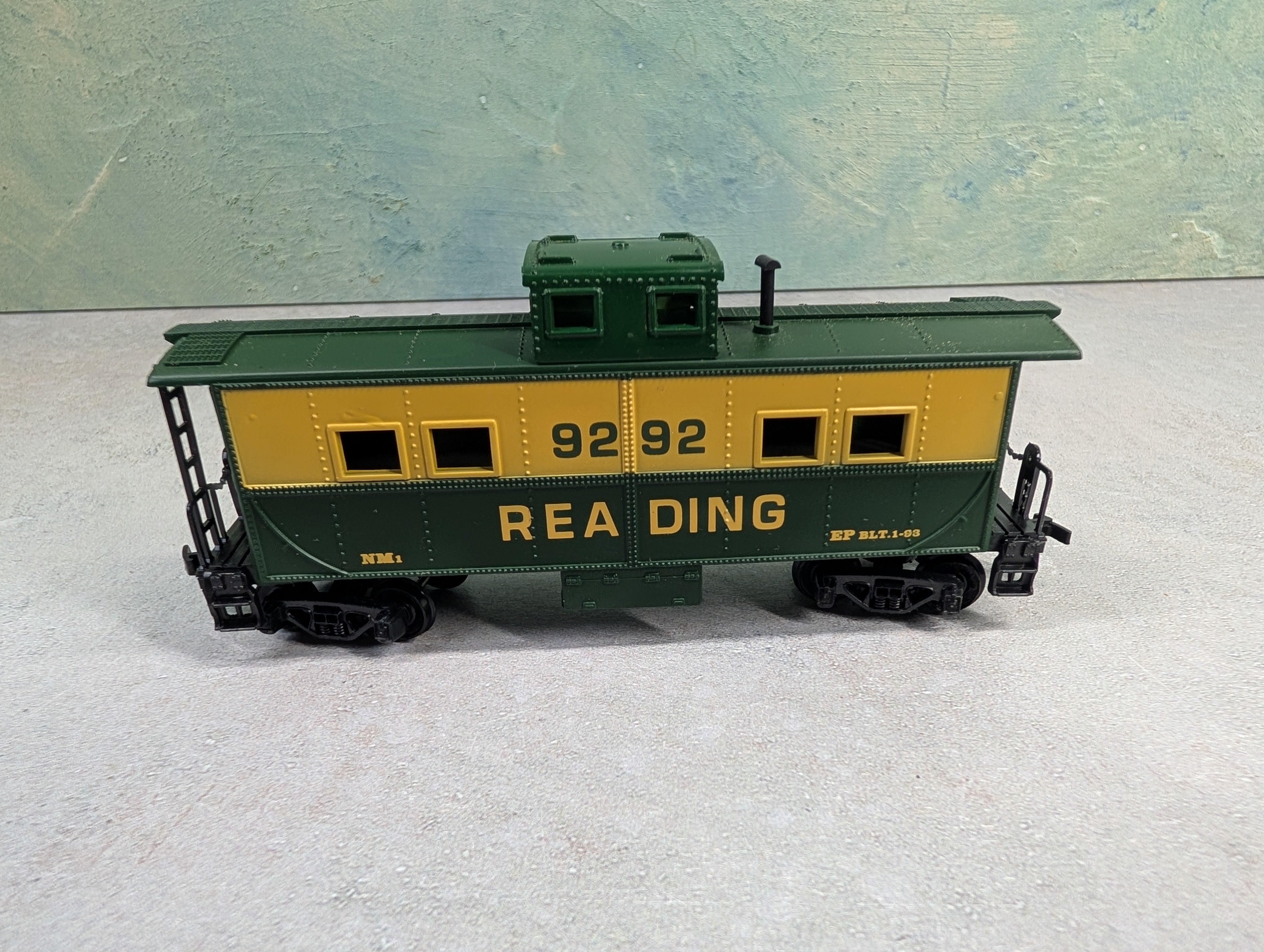 USED Mantua 726-173 HO Scale Heavy 36' Caboose Reading #9292