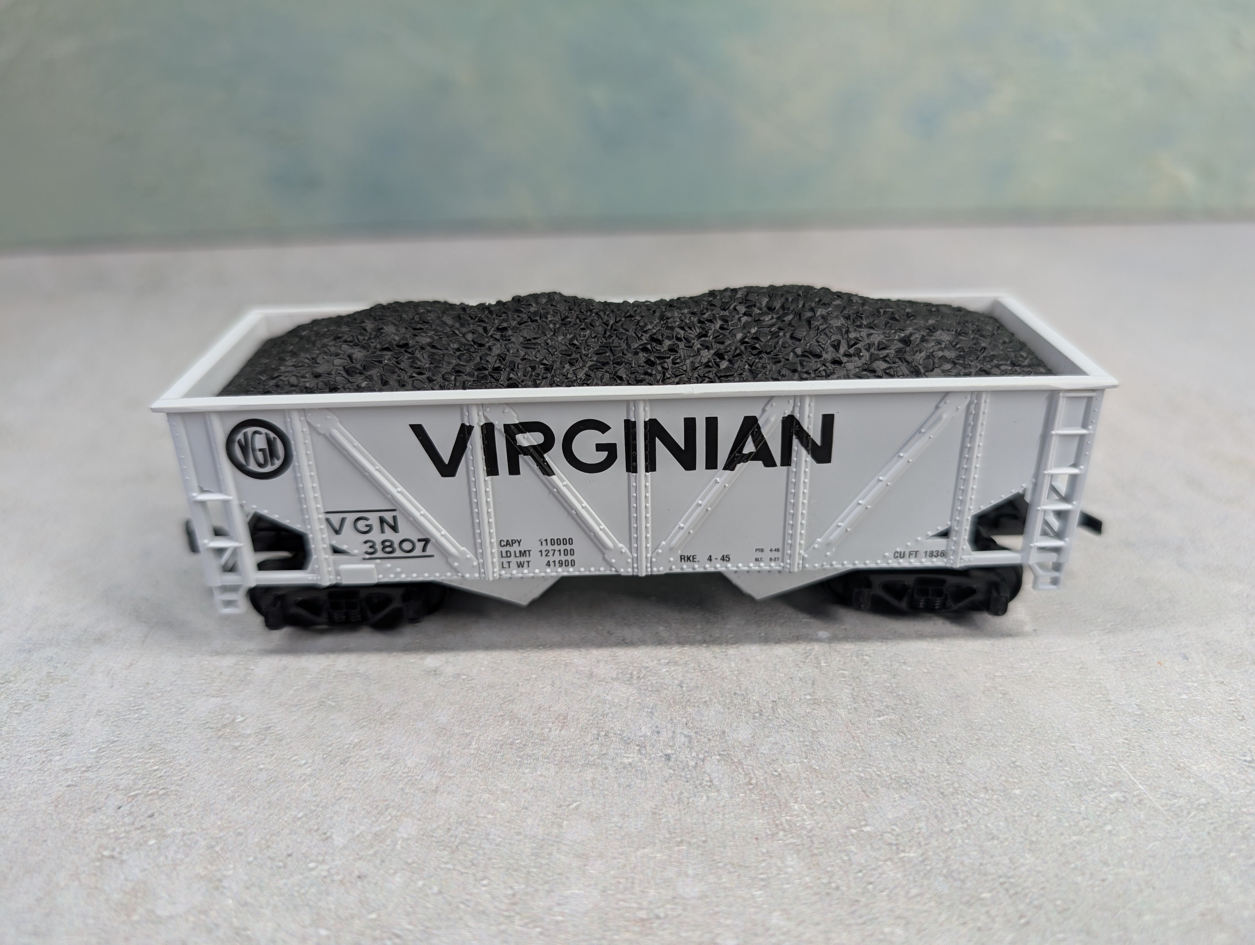 USED Mantua 729-042 HO Scale Heavy 32' Hopper Virginian VGN #3807