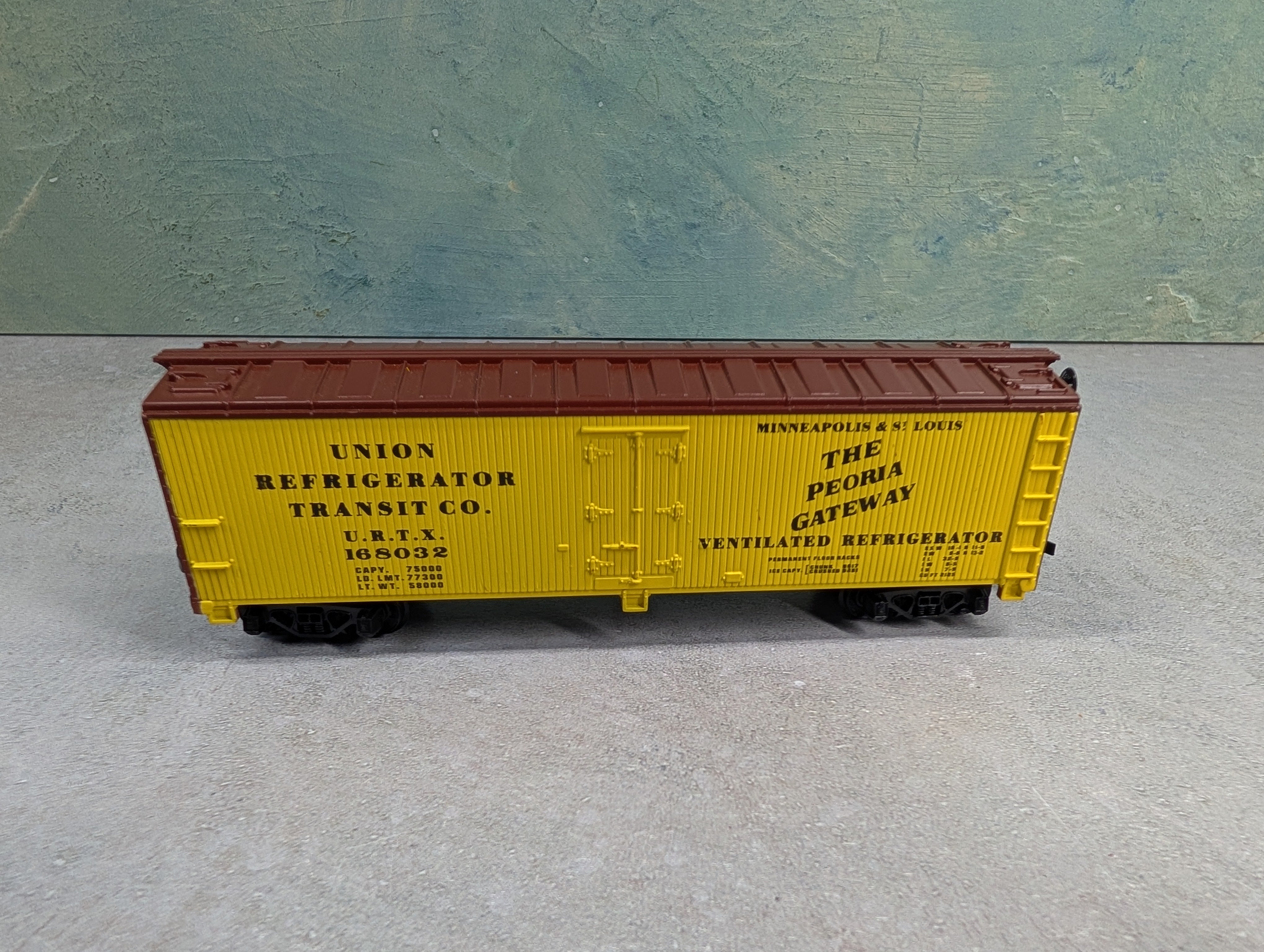 USED Mantua 739-179 HO Scale Heavy 40' Woodside Reefer Car Union Refrigerator Transit Co URTX #168032