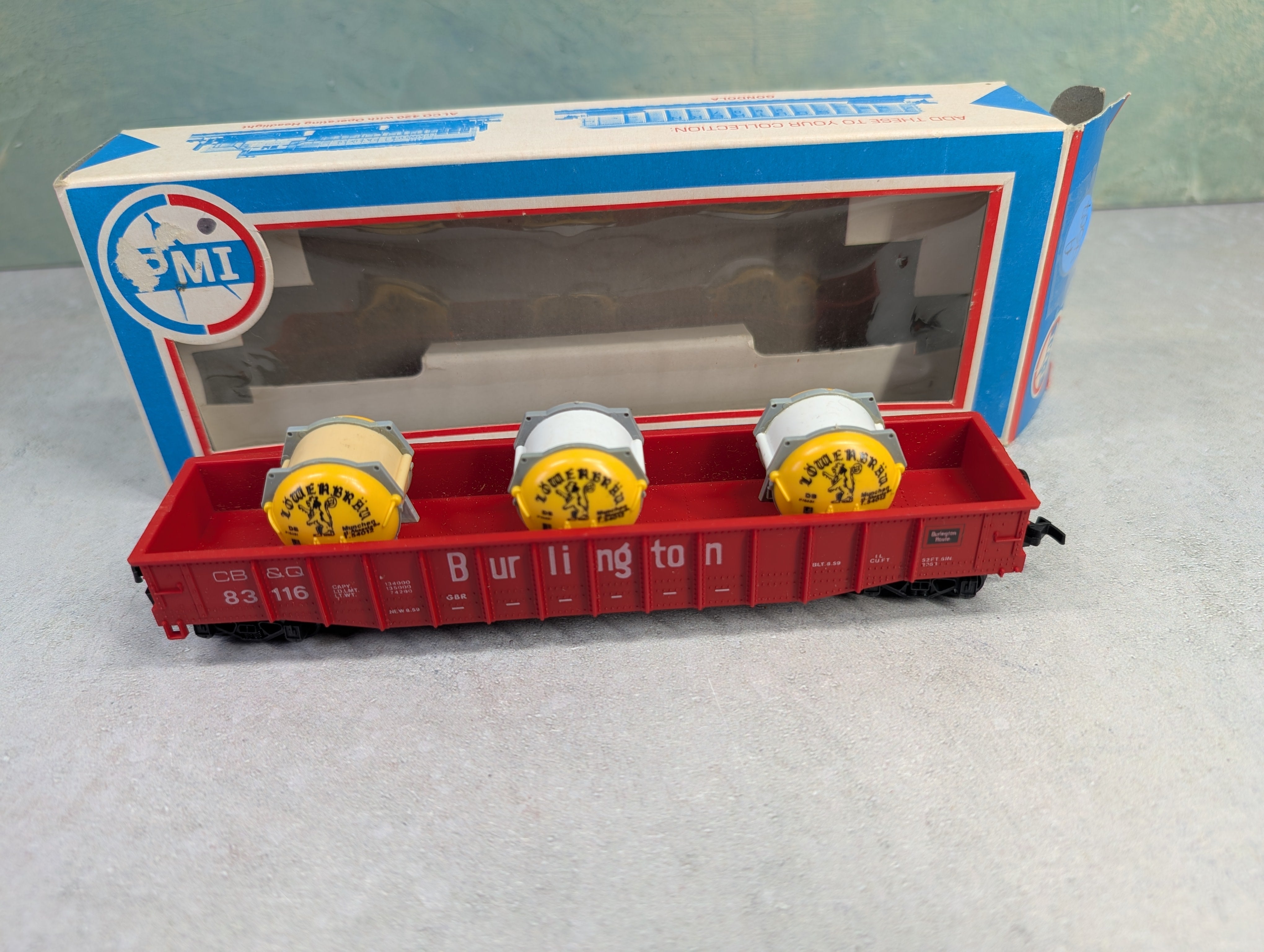 USED PMI 6736 HO Scale 50' Gondola w/ Lowenbrau Beer Loads Burlington CB&Q #83116