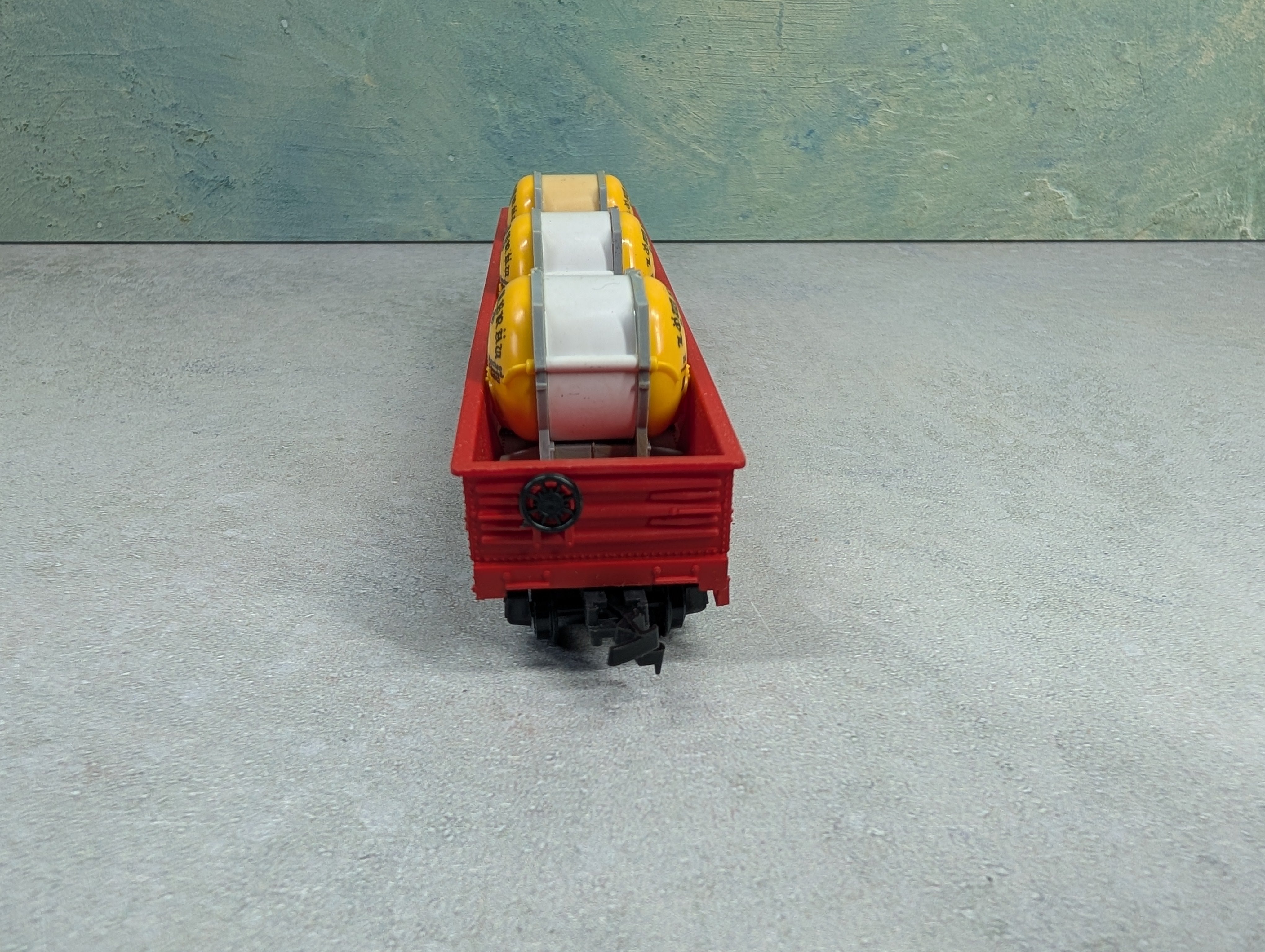 USED PMI 6736 HO Scale 50' Gondola w/ Lowenbrau Beer Loads Burlington CB&Q #83116