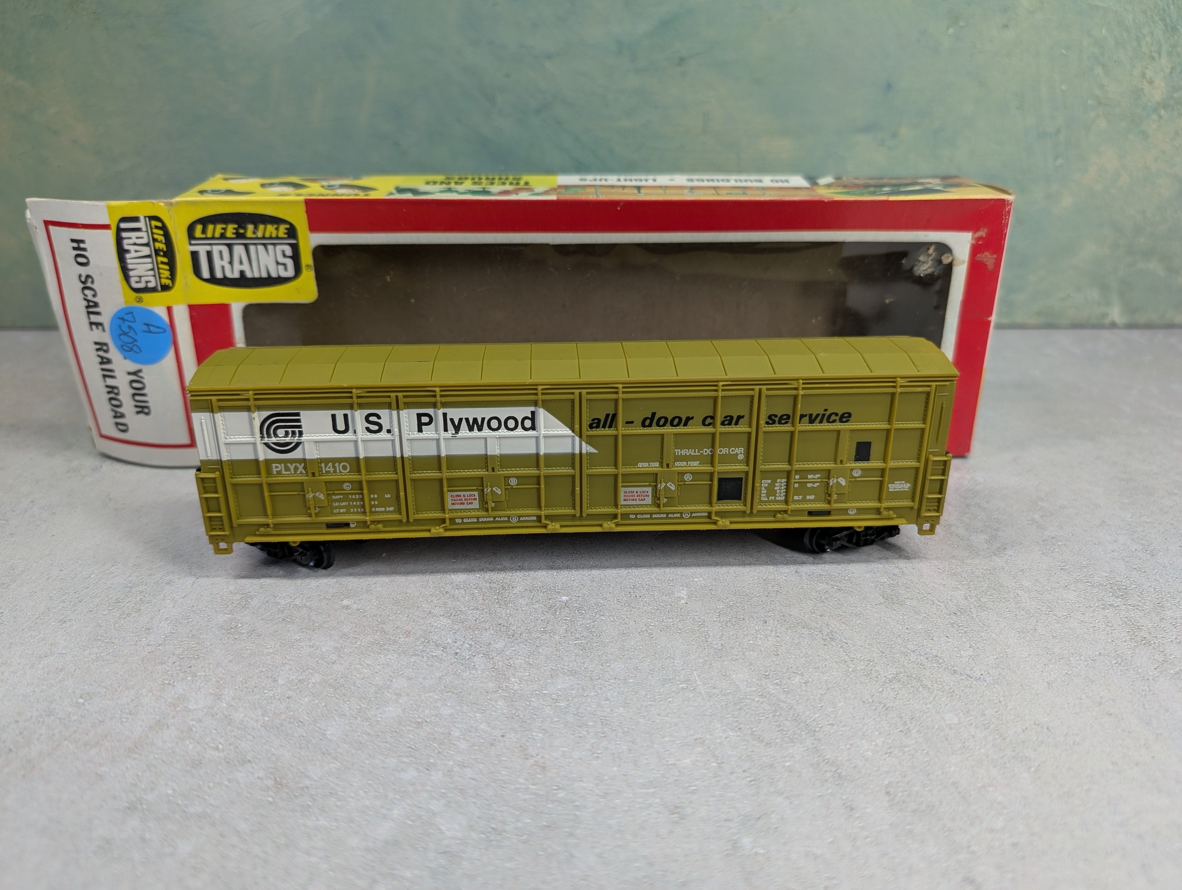USED Life-Like HO Scale Thrall Door Box Car US Plywood PLYX #1410