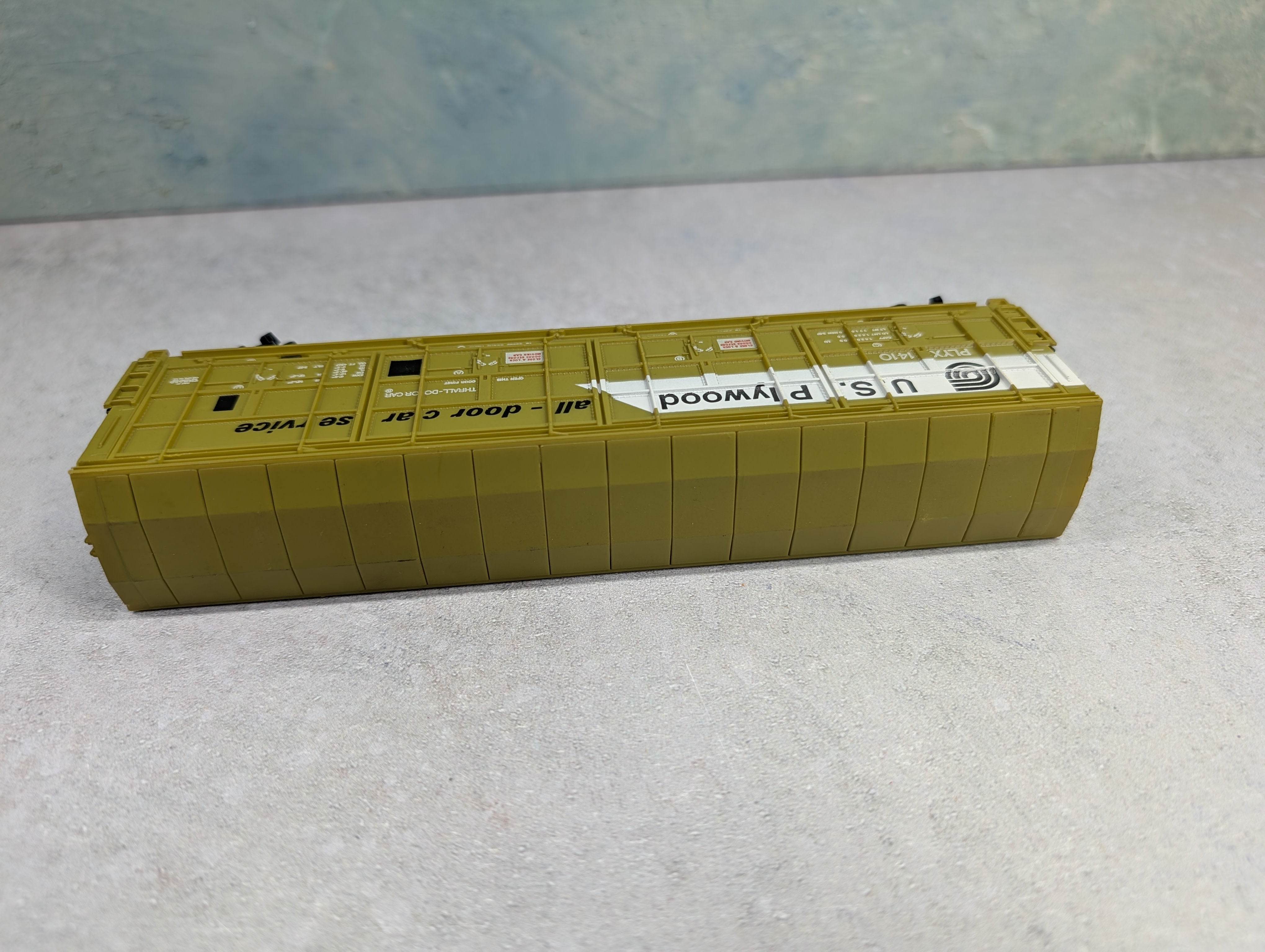 USED Life-Like HO Scale Thrall Door Box Car US Plywood PLYX #1410