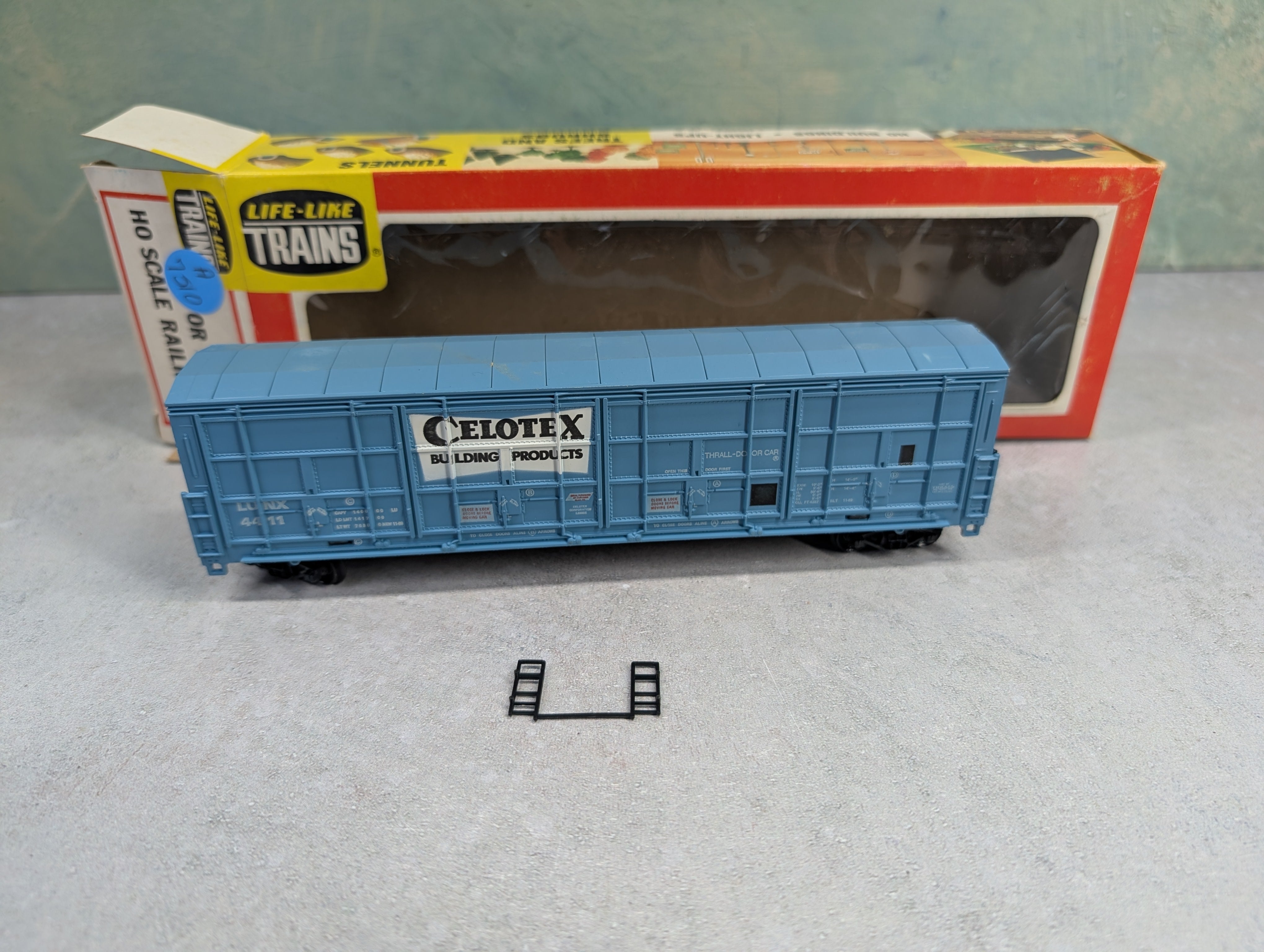 USED Life-Like HO Scale Thrall Door Box Car Celotex Building Products LUNX #4411