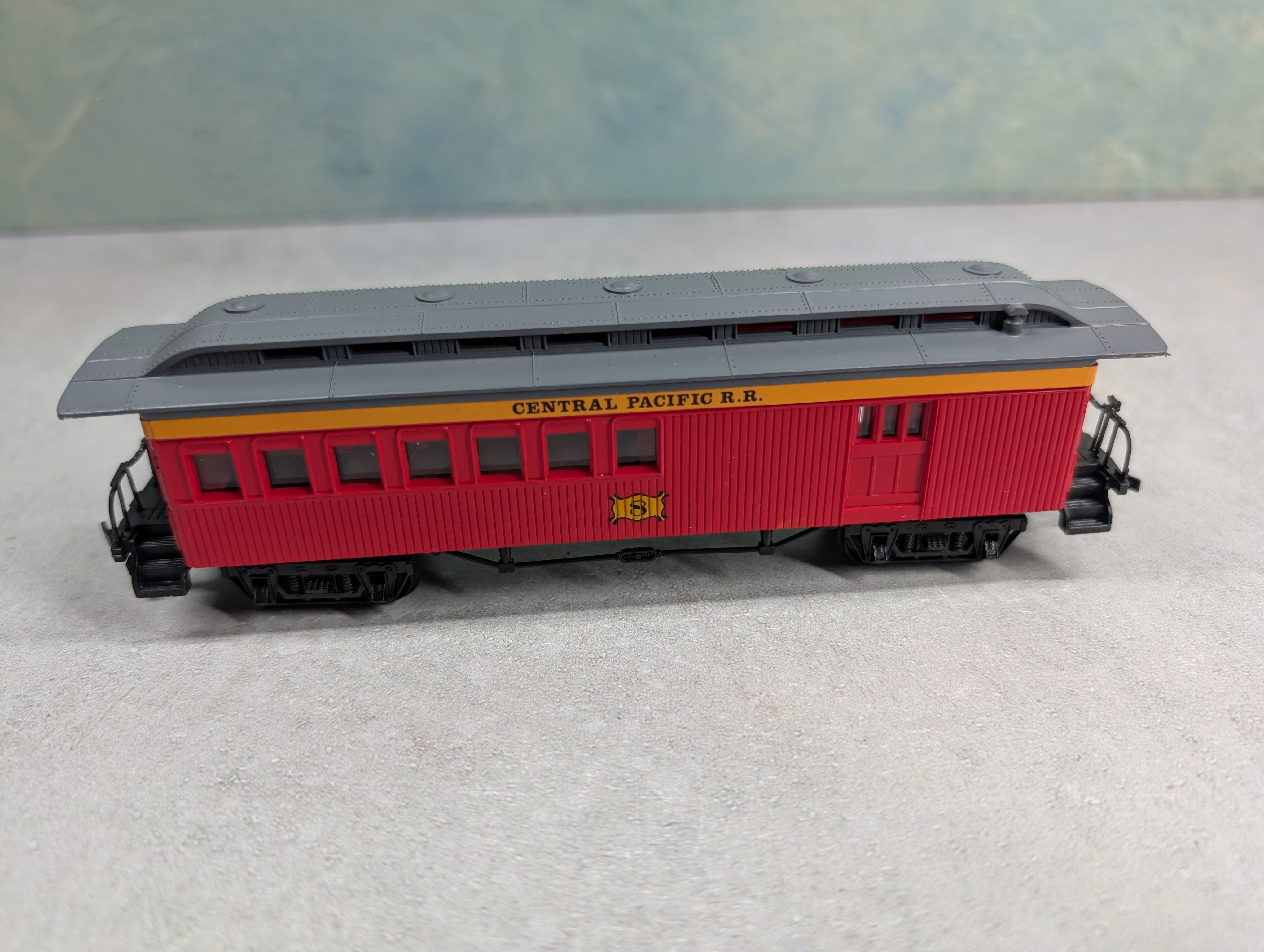 USED Bachmann 1423 HO Scale 46' Old West Combine Central Pacific #8