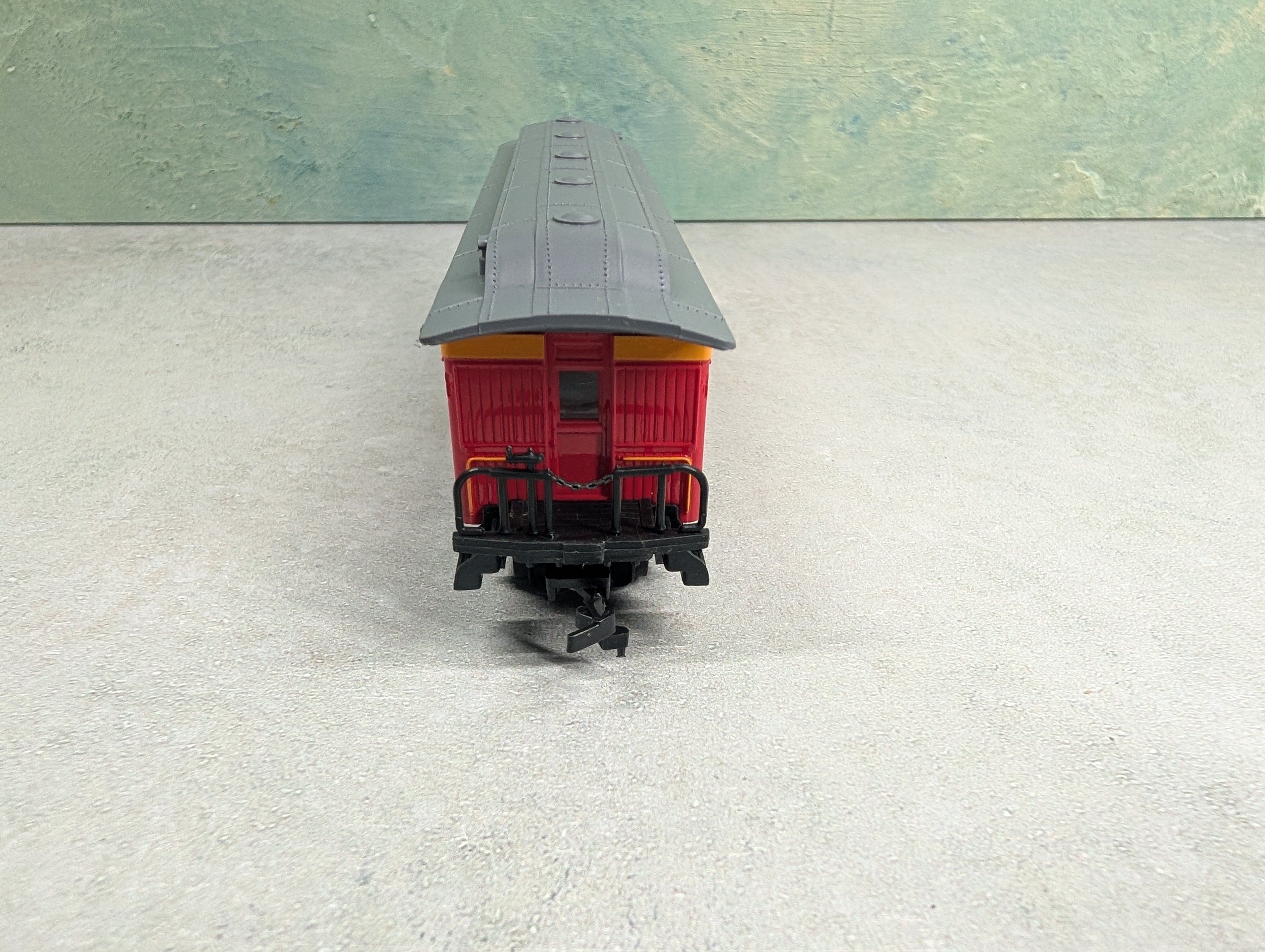 USED Bachmann 1423 HO Scale 46' Old West Combine Central Pacific #8