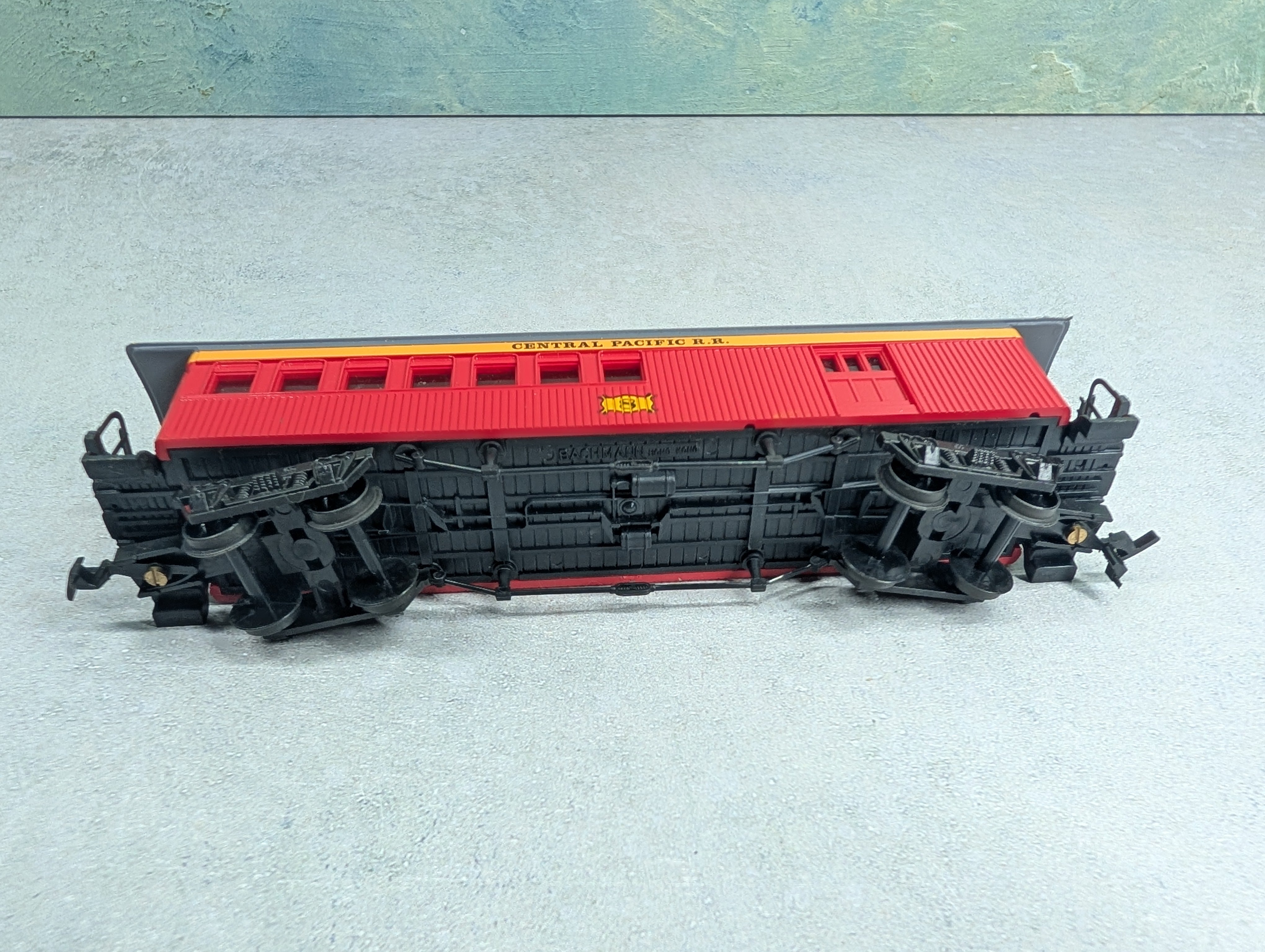USED Bachmann 1423 HO Scale 46' Old West Combine Central Pacific #8