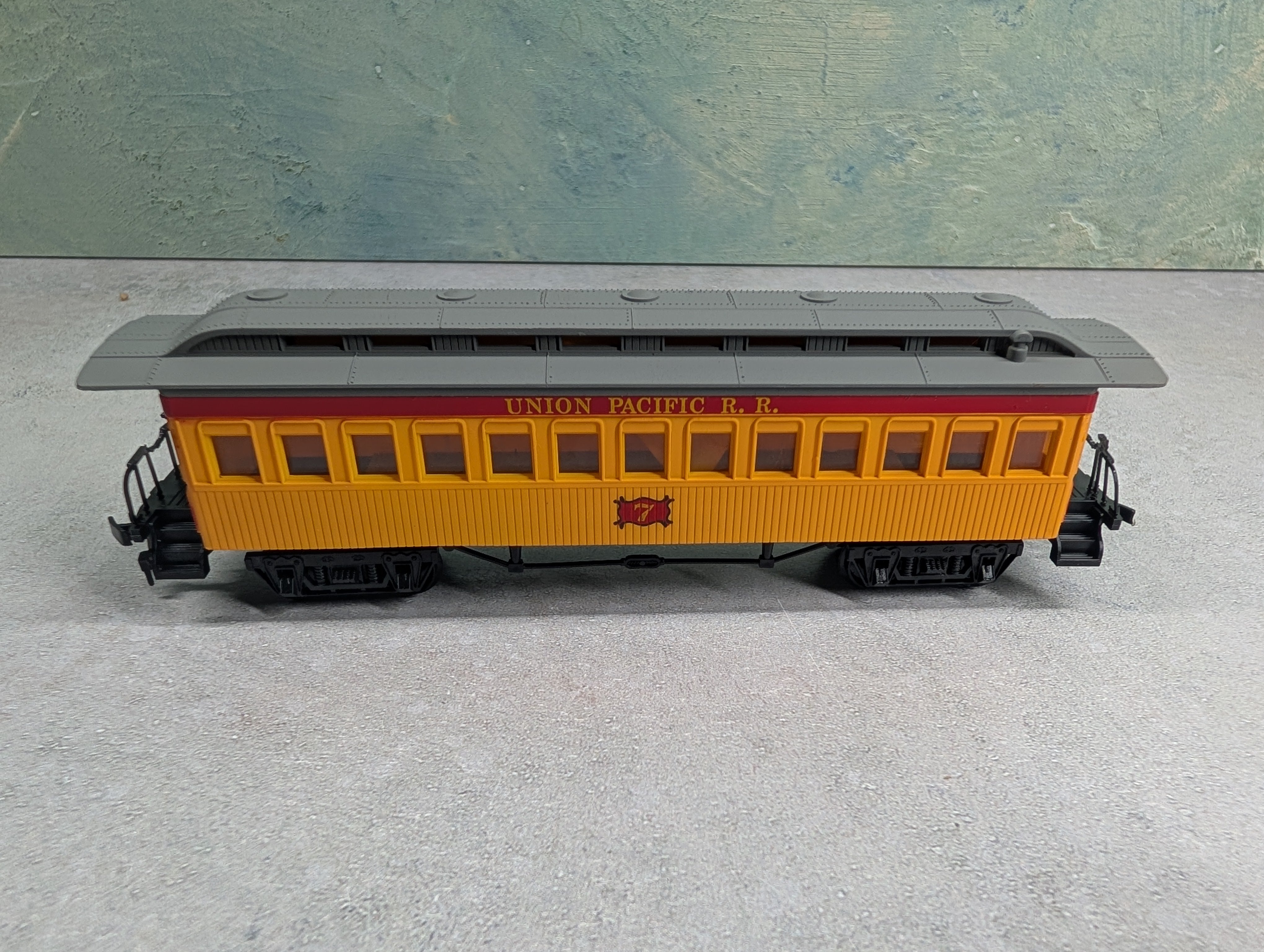 USED Bachmann 1421 HO Scale 46' Old Time Coach Union Pacific #7