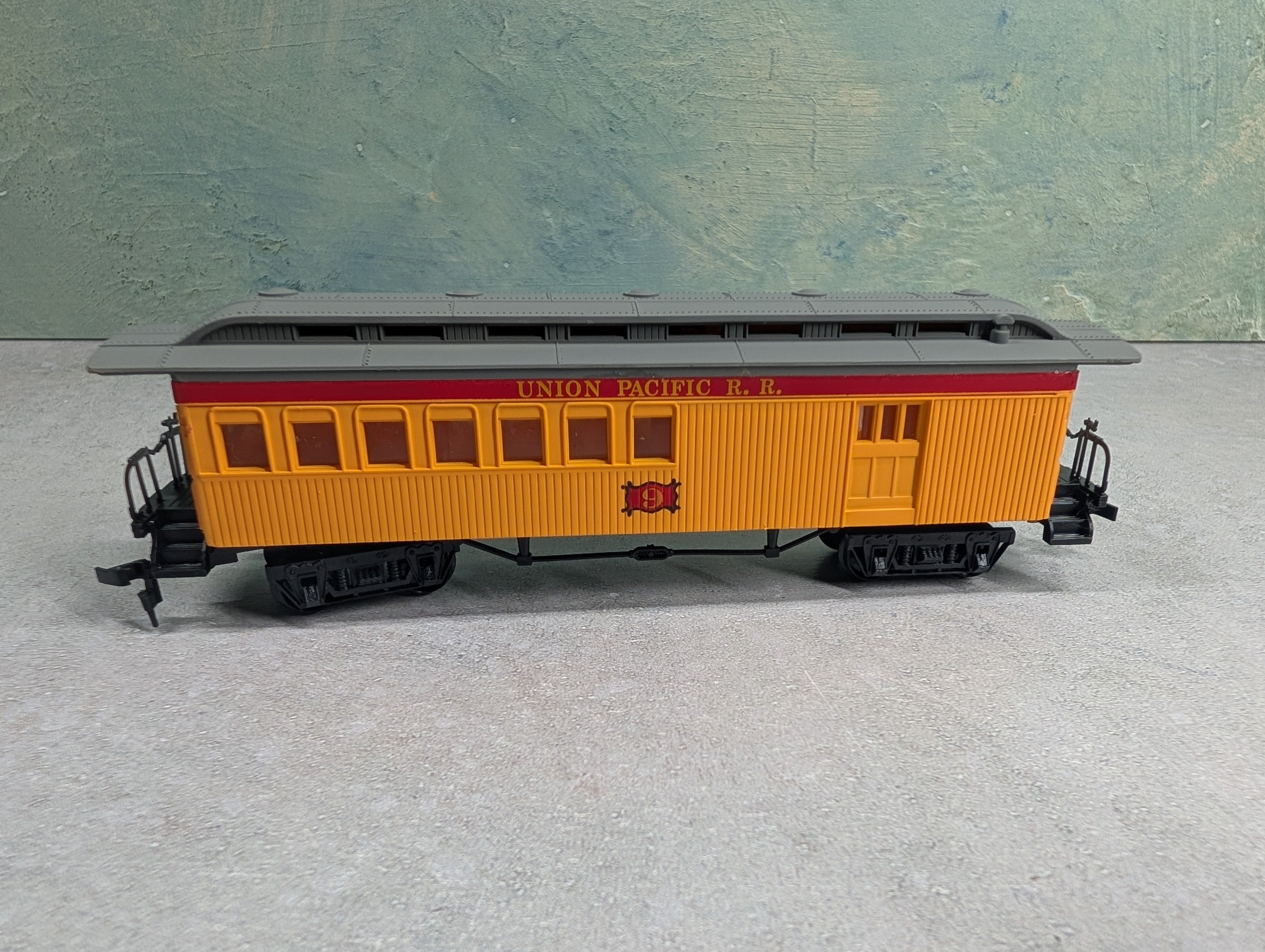 USED Bachmann 1420 HO Scale 46' Old Time Combine Union Pacific #9