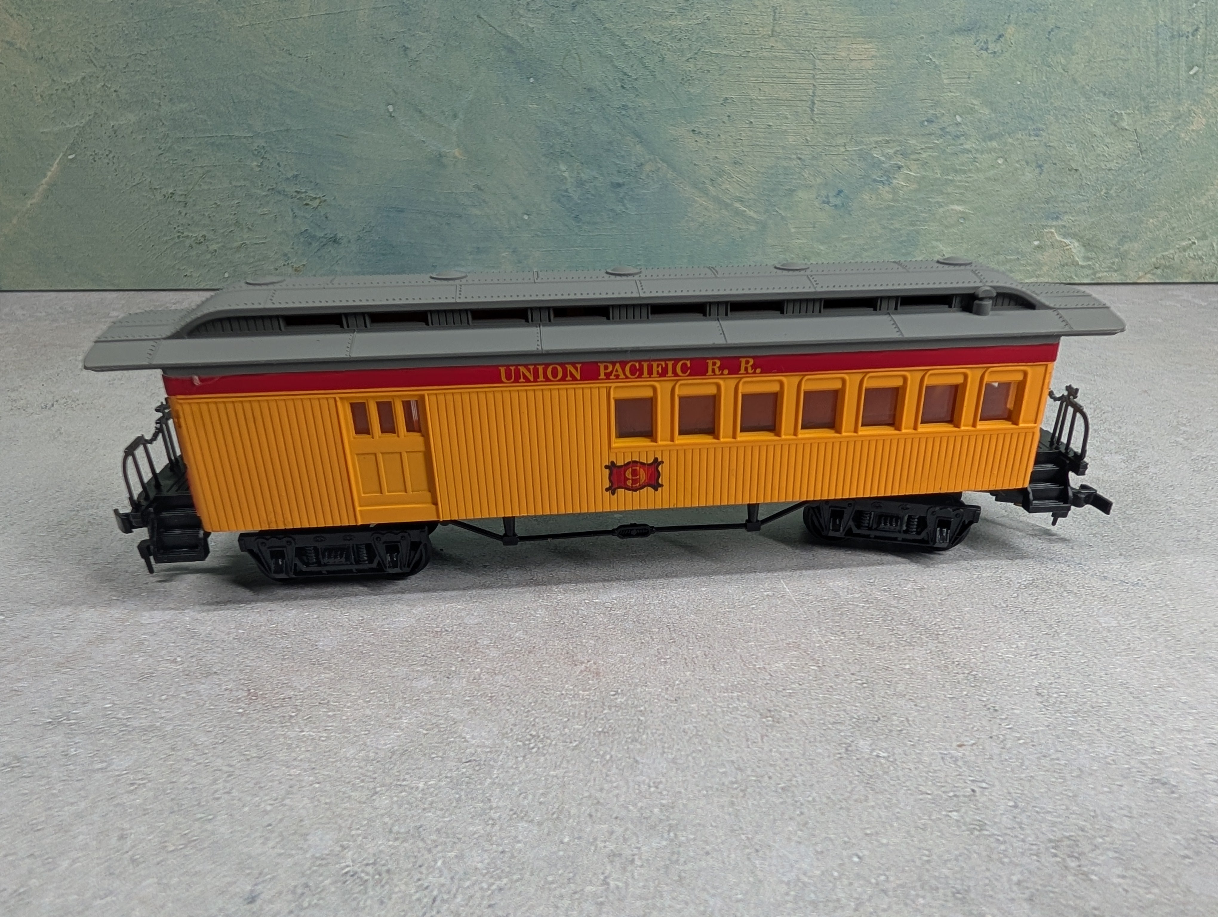 USED Bachmann 1420 HO Scale 46' Old Time Combine Union Pacific #9
