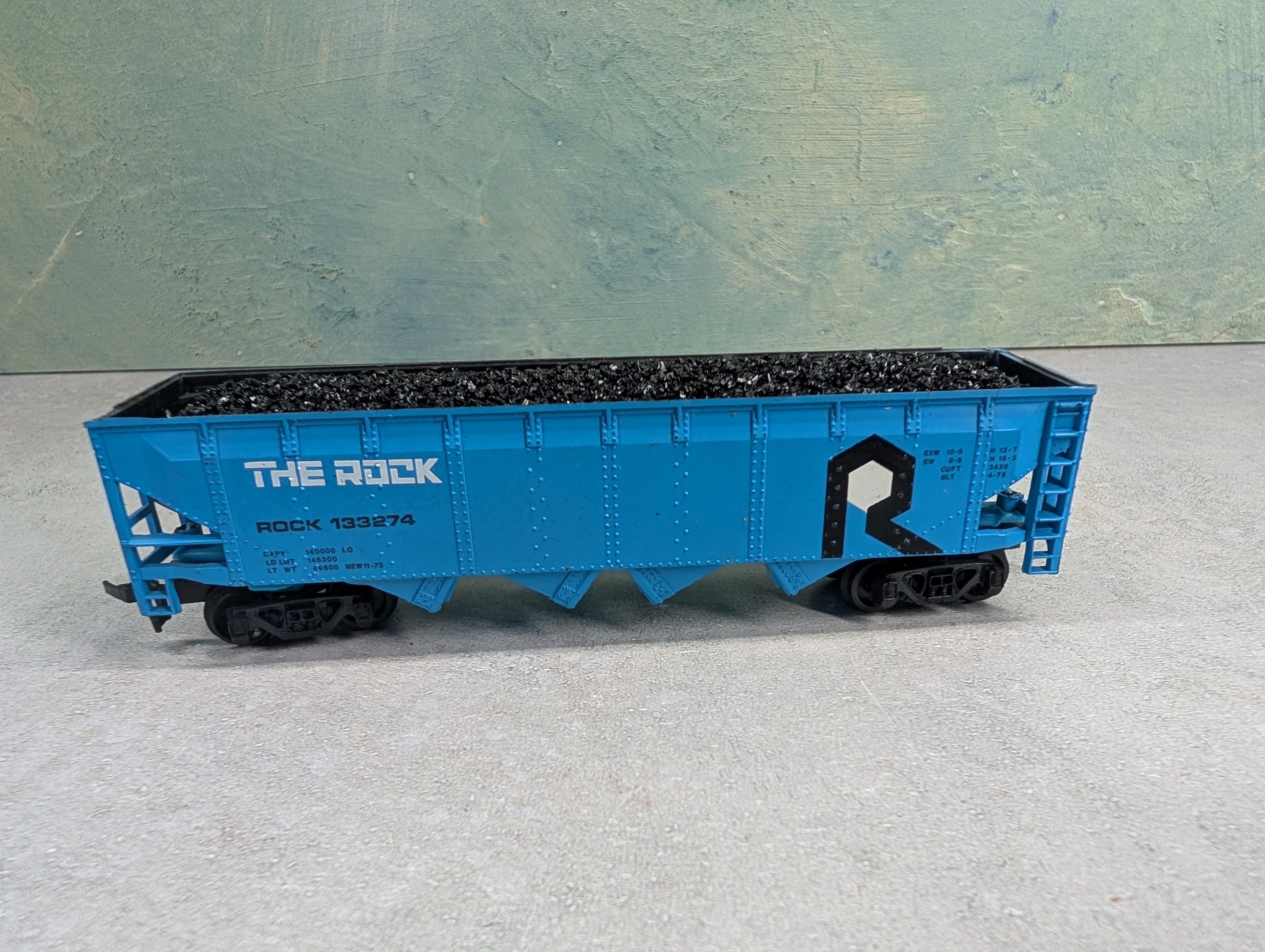 USED Bachmann HO Scale Quad Hopper Rock Island #133274 w/ Load