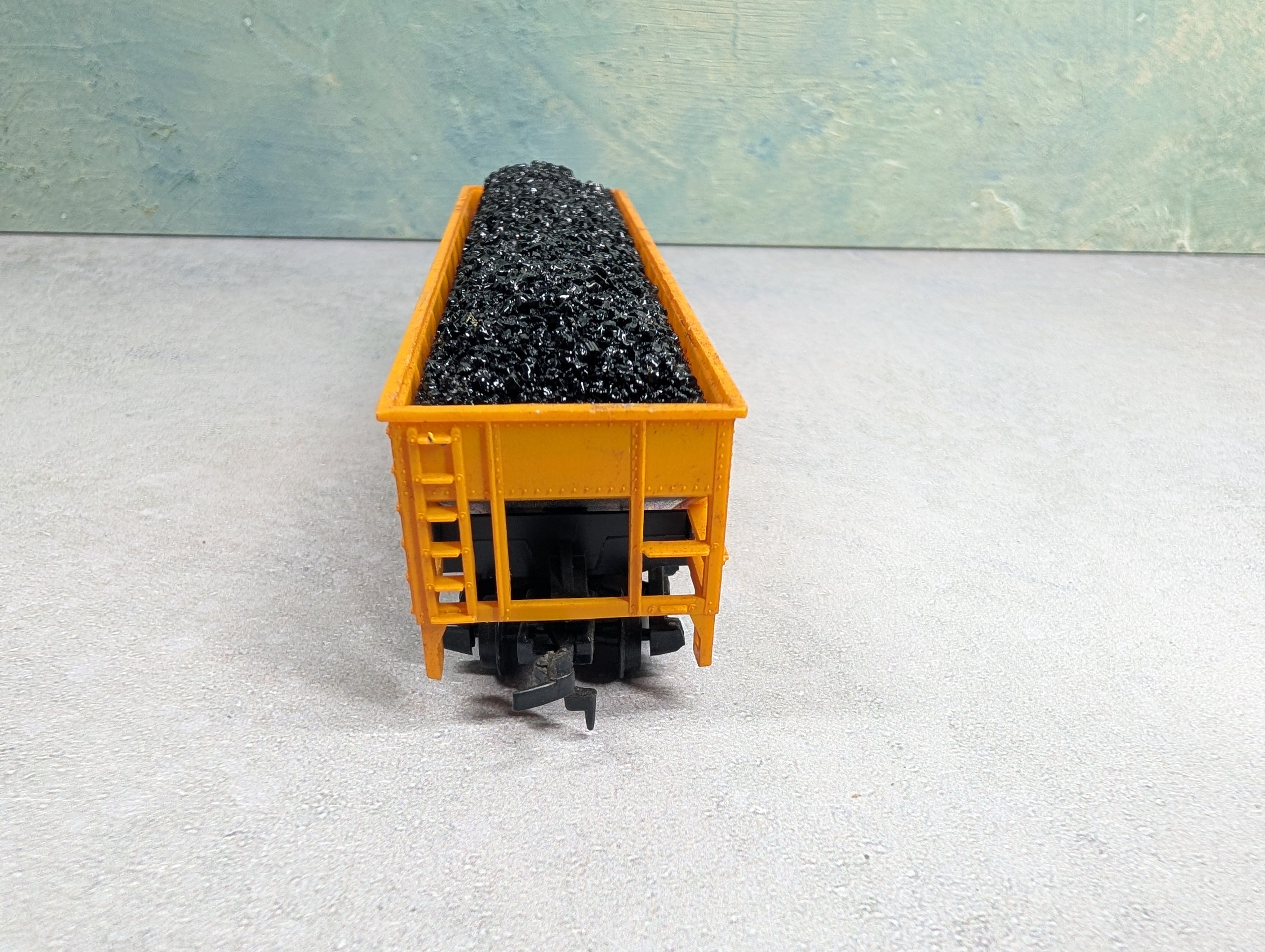 USED Tyco HO Scale Quad Hopper Union Pacific UP #62040 w/ Load