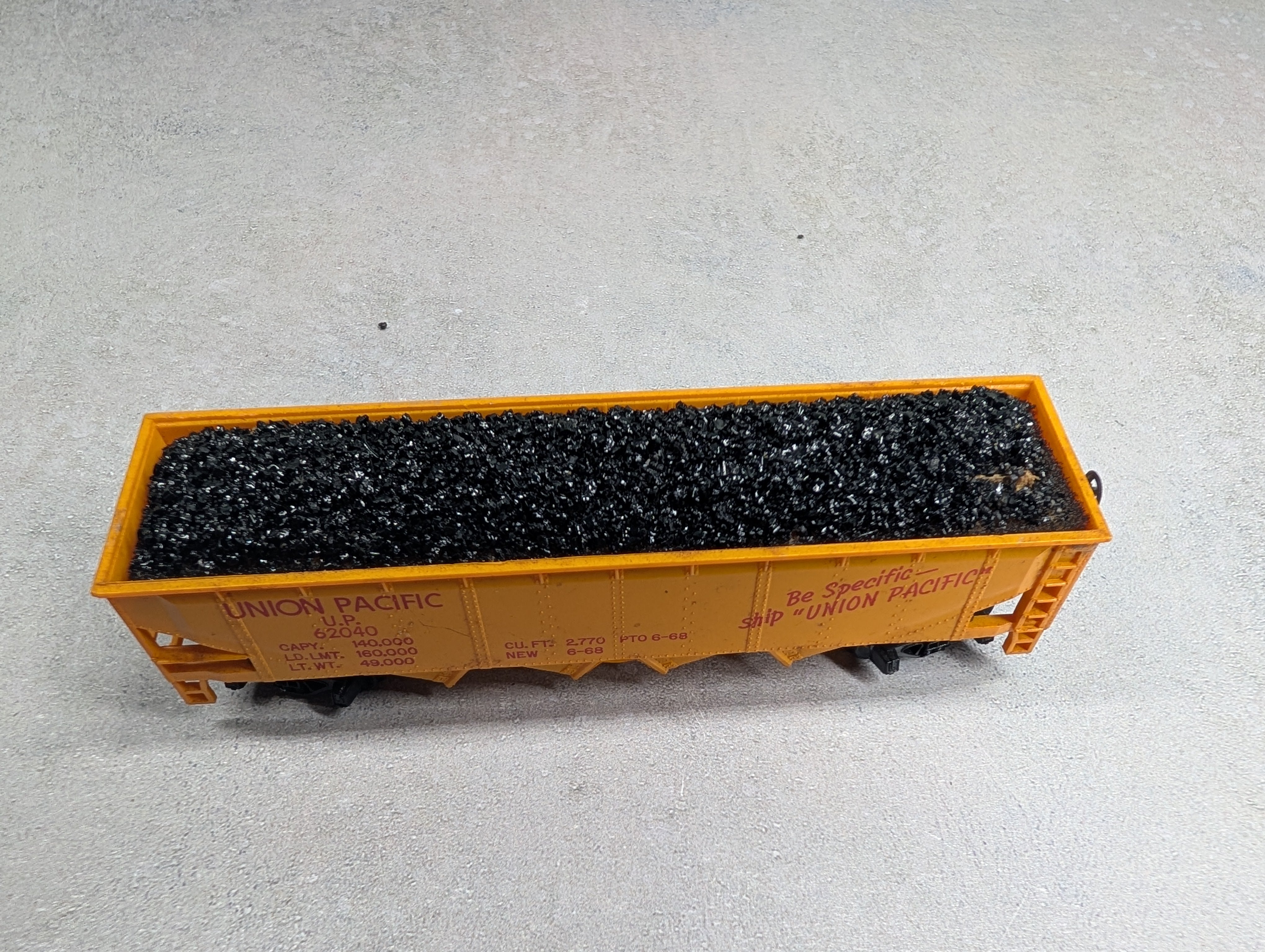 USED Tyco HO Scale Quad Hopper Union Pacific UP #62040 w/ Load