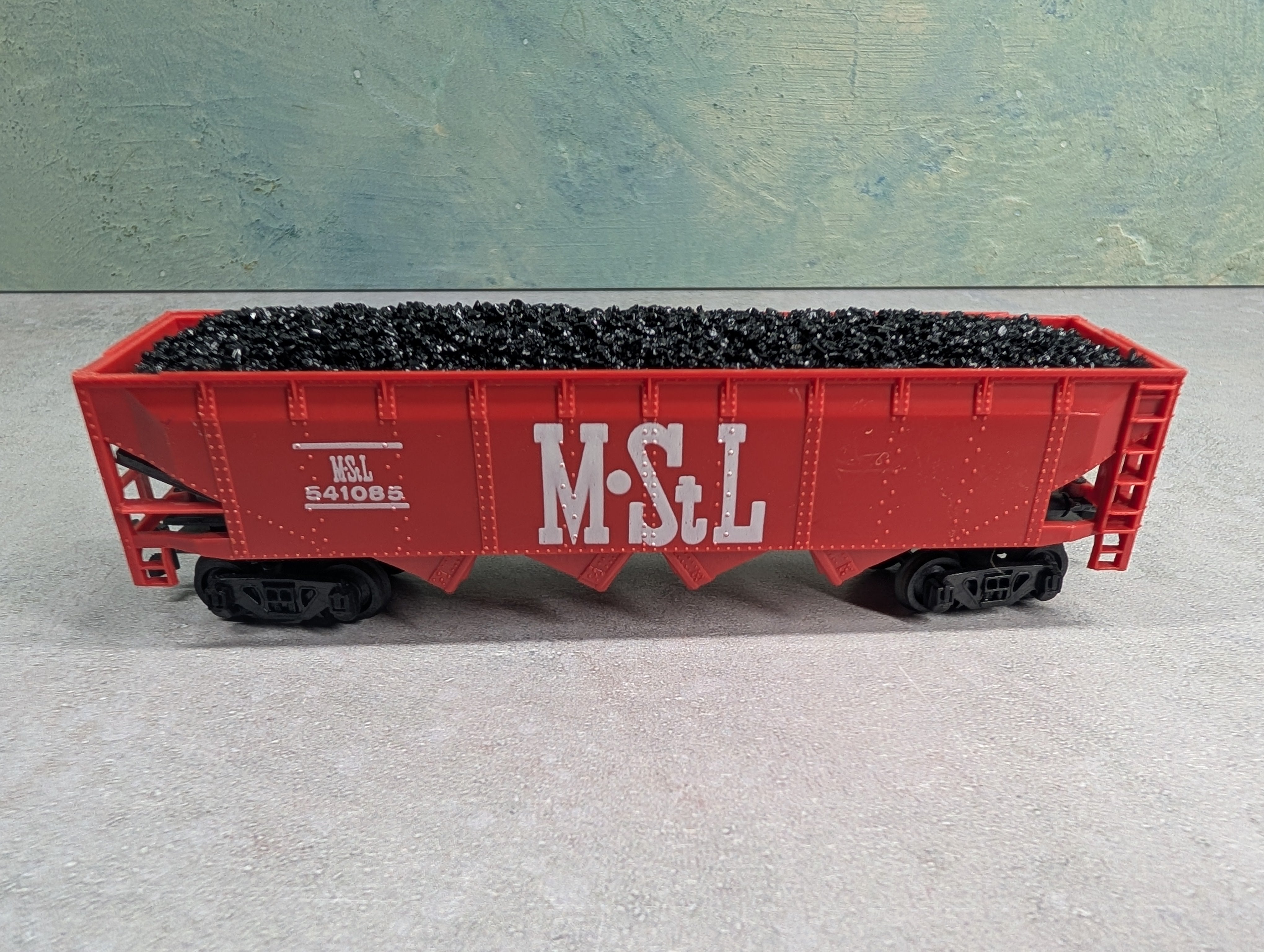 USED Bachmann HO Scale Quad Hopper Minneapolis & St Louis MStL #541085 w/ Load