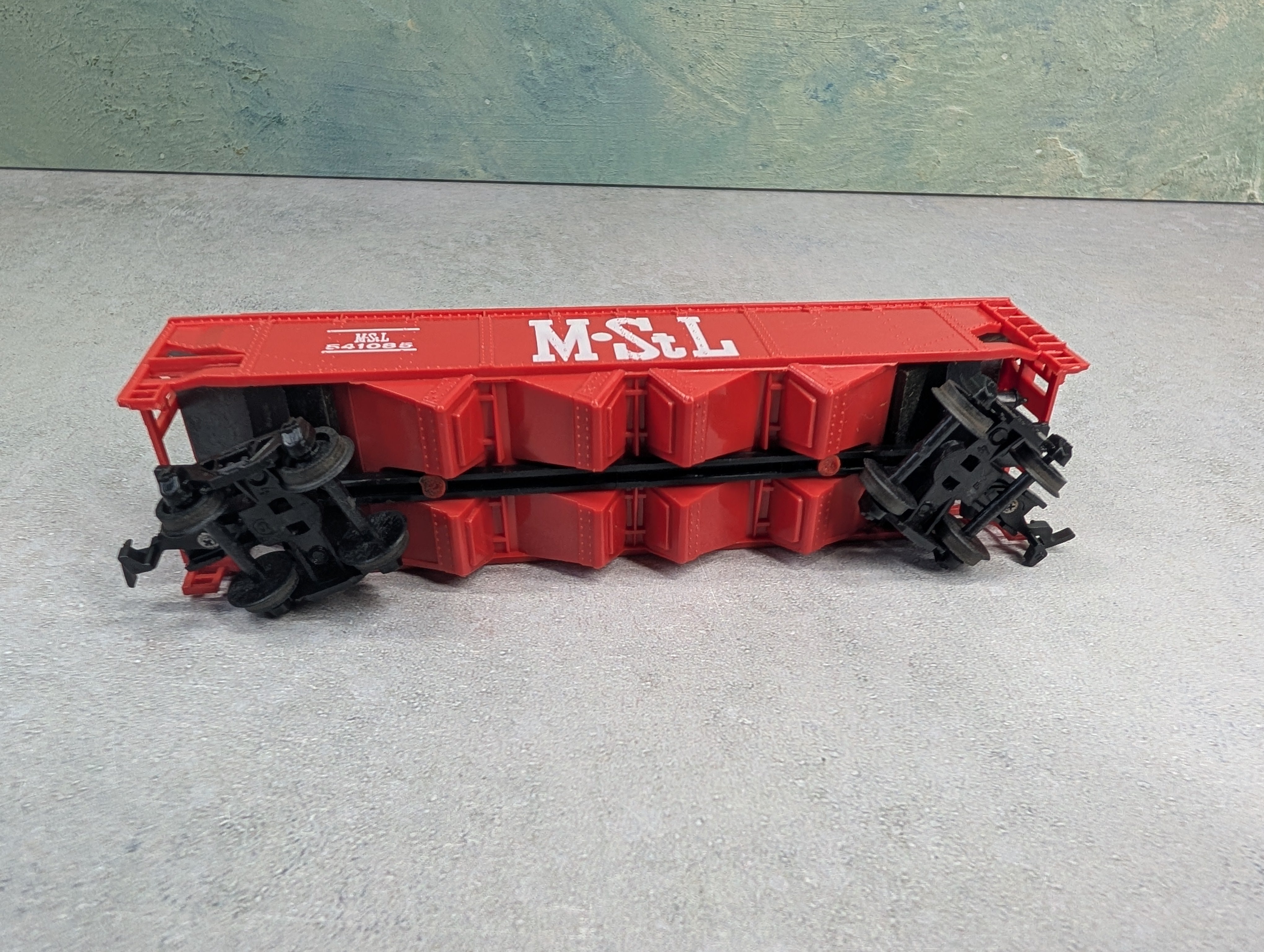 USED Bachmann HO Scale Quad Hopper Minneapolis & St Louis MStL #541085 w/ Load