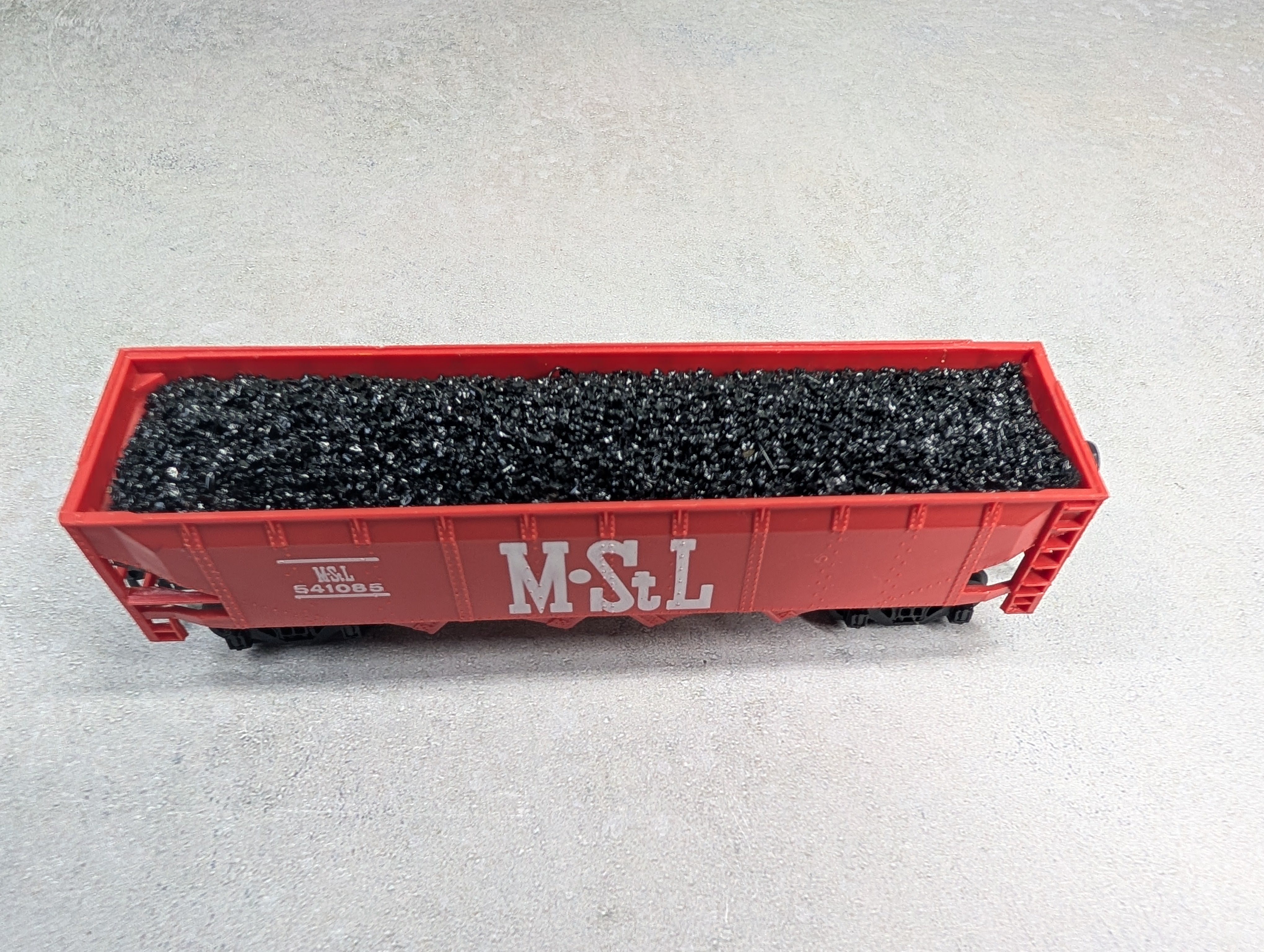 USED Bachmann HO Scale Quad Hopper Minneapolis & St Louis MStL #541085 w/ Load