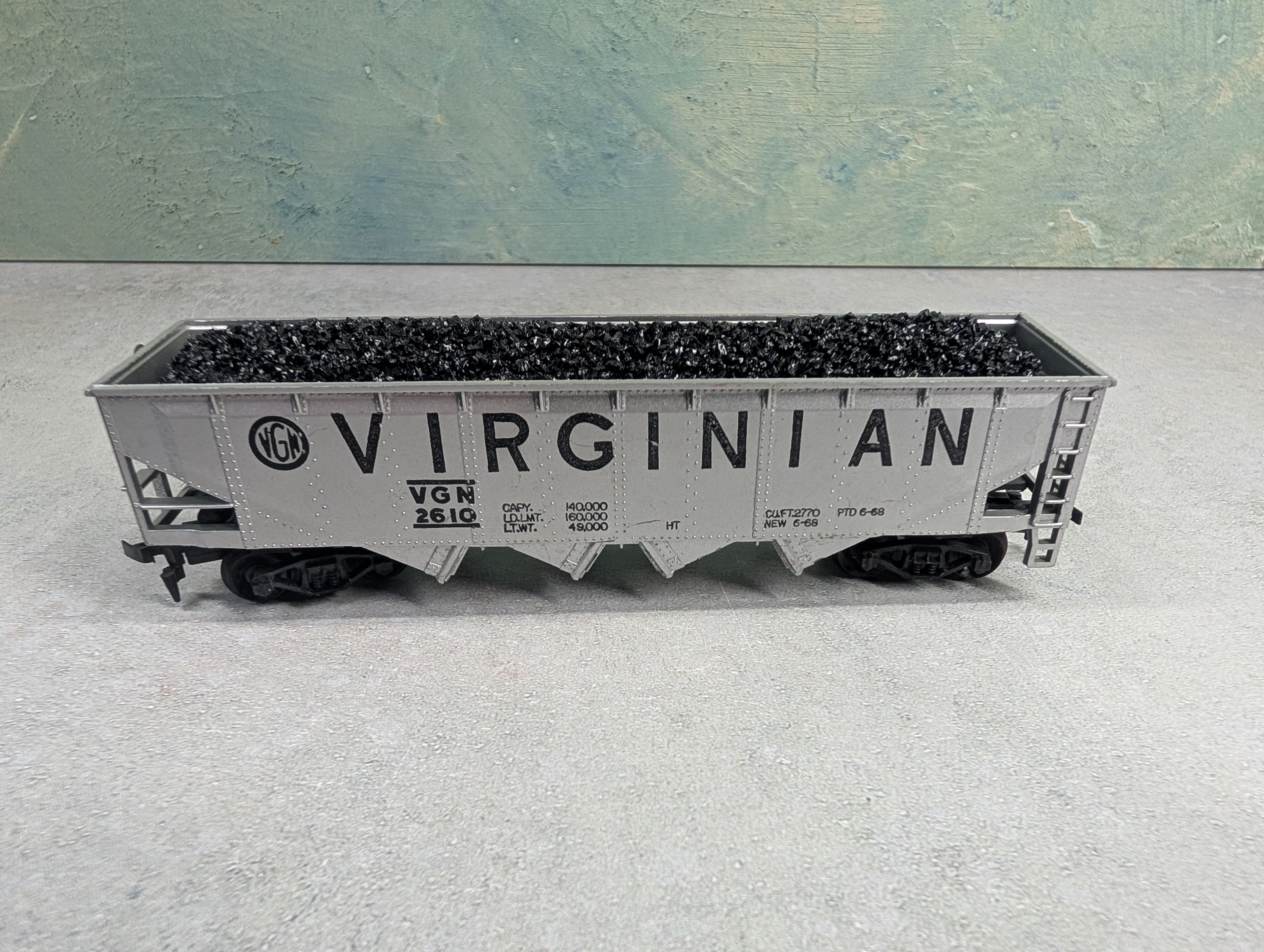 USED Tyco HO Scale Quad Hopper Virginian VGN #2610 w/ Load
