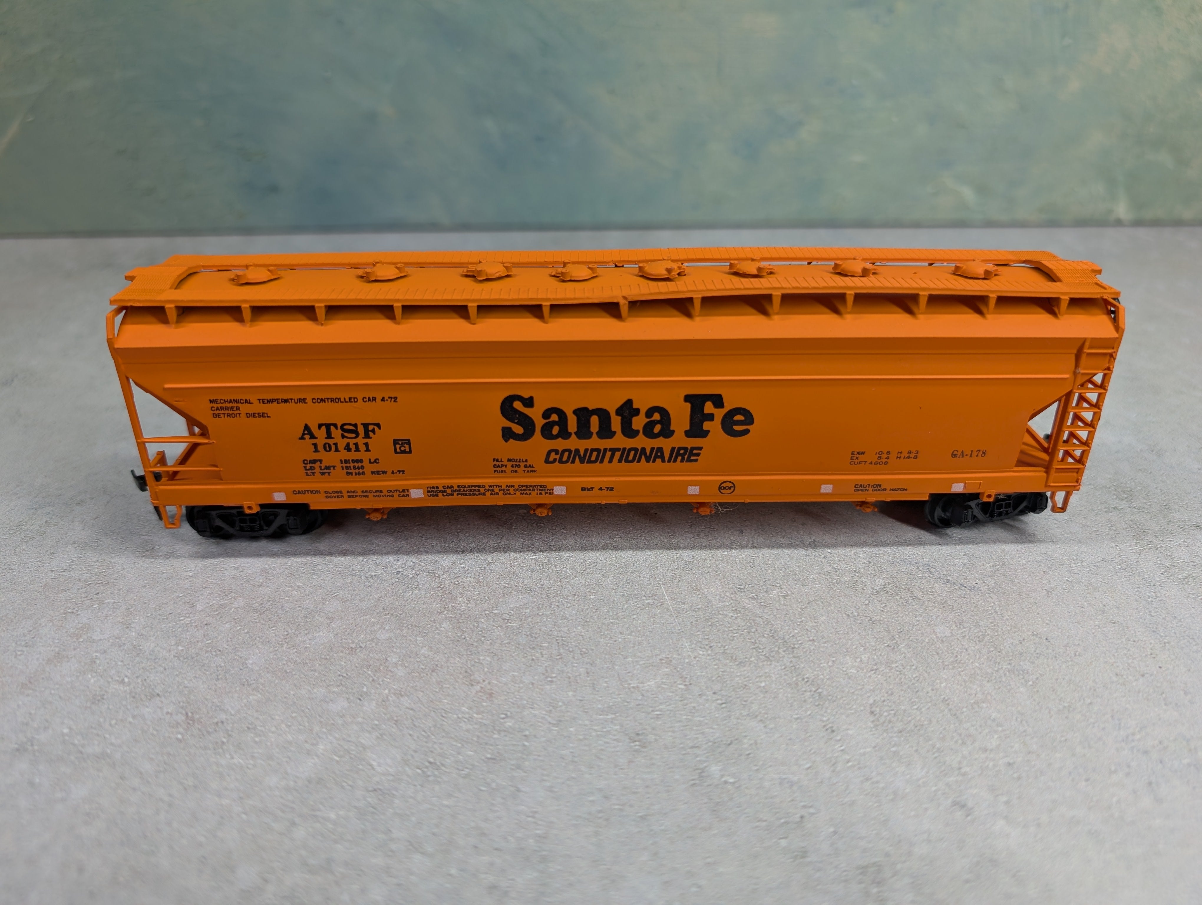 USED Life-Like HO Scale Pneumatic Center Flow Hopper Santa Fe ATSF #101411