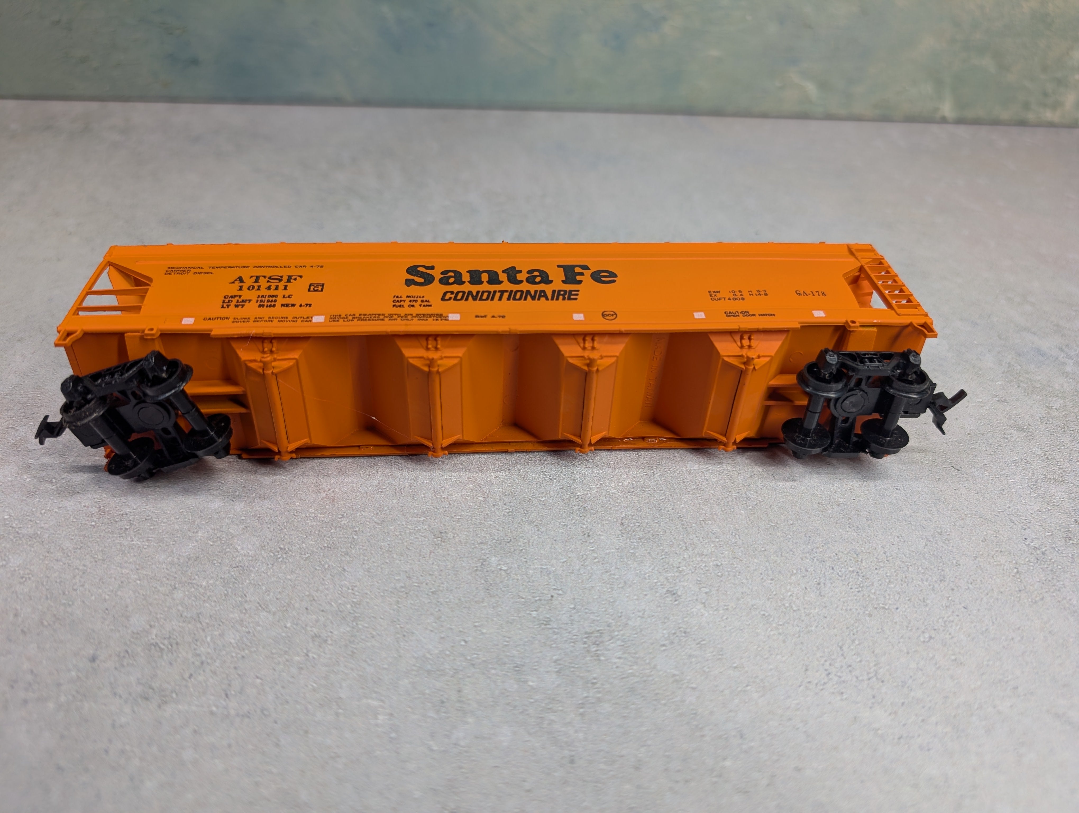 USED Life-Like HO Scale Pneumatic Center Flow Hopper Santa Fe ATSF #101411