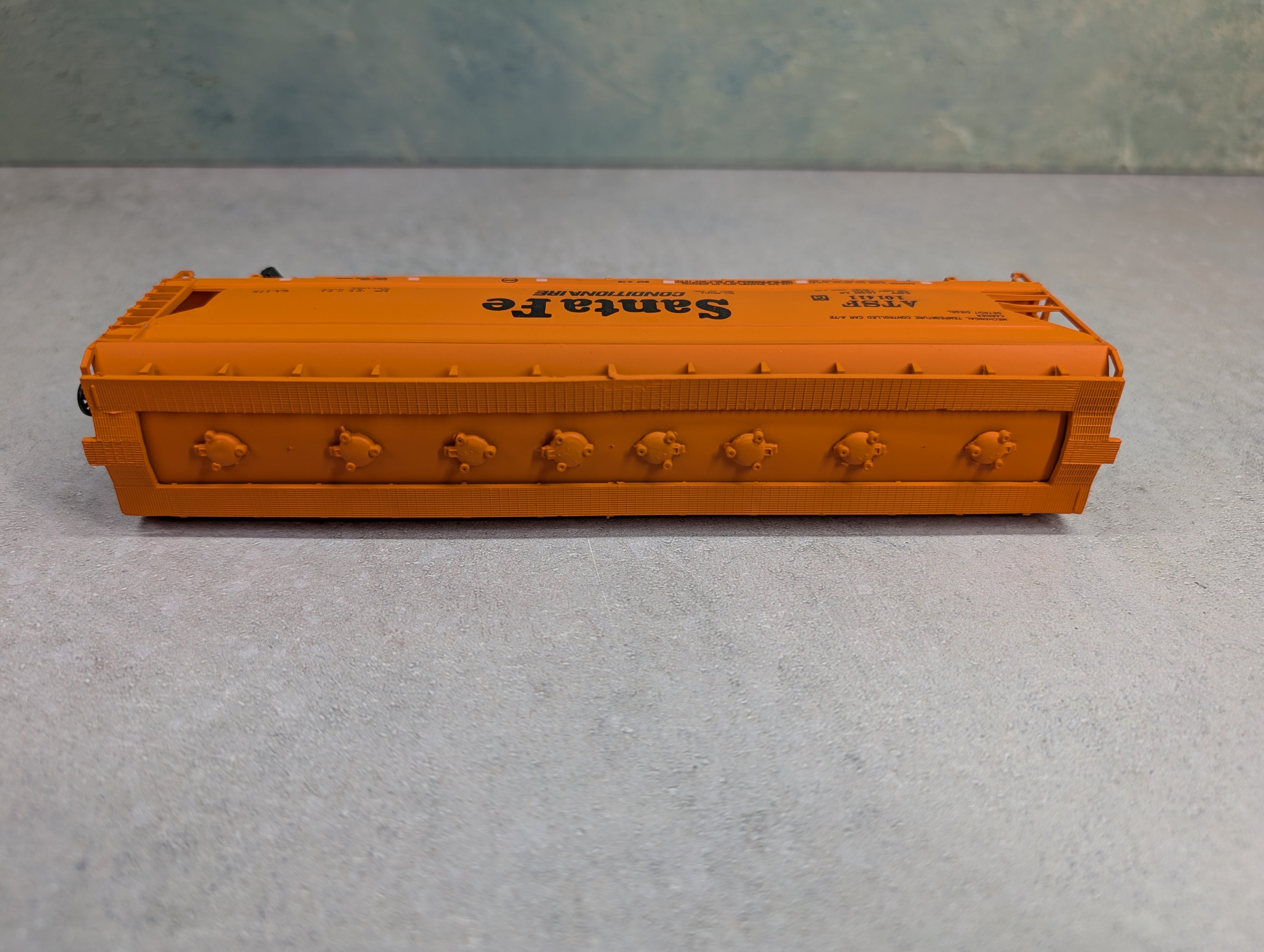 USED Life-Like HO Scale Pneumatic Center Flow Hopper Santa Fe ATSF #101411