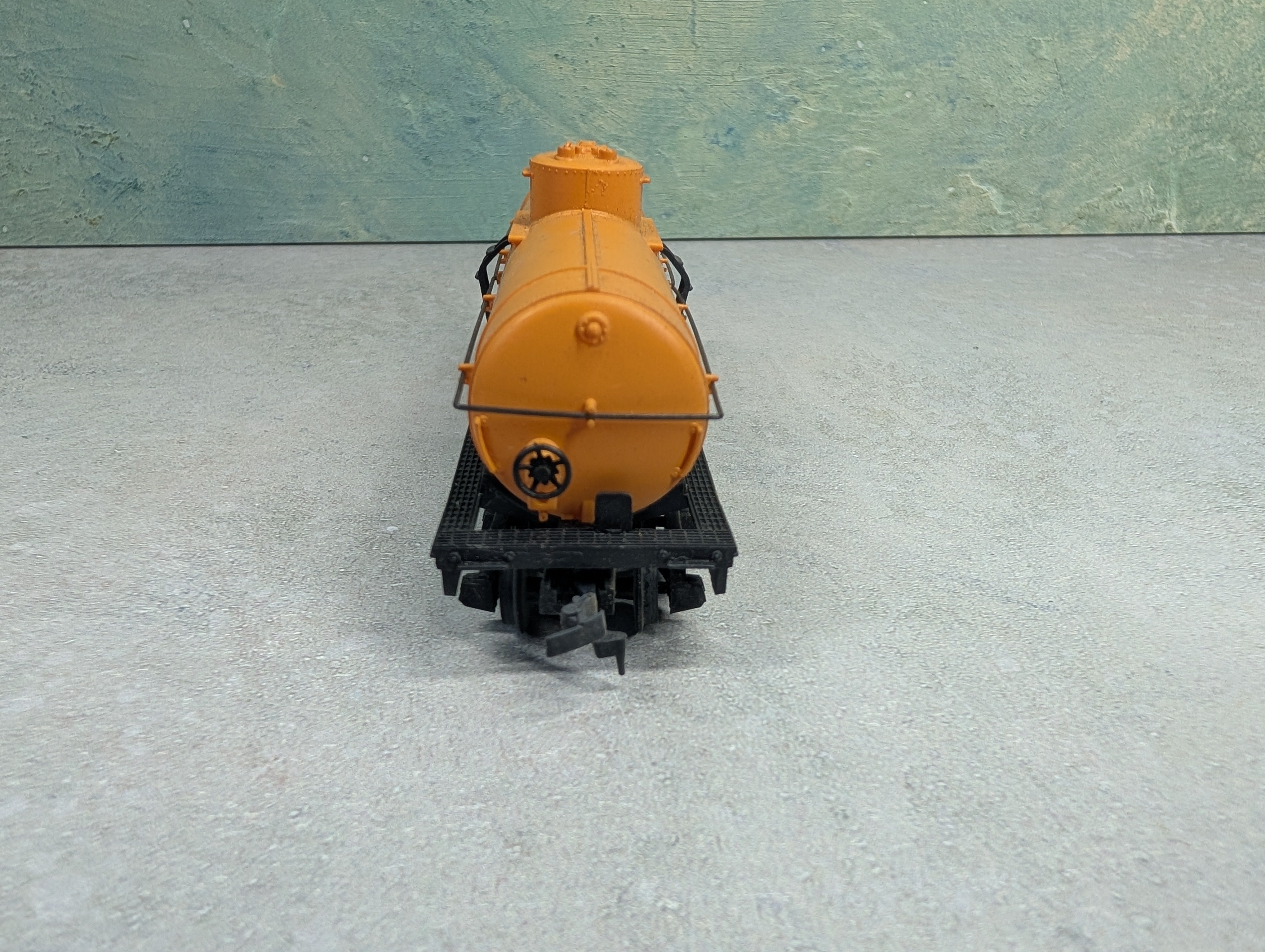 USED Tyco HO Scale Single Dome Tank Car Shell