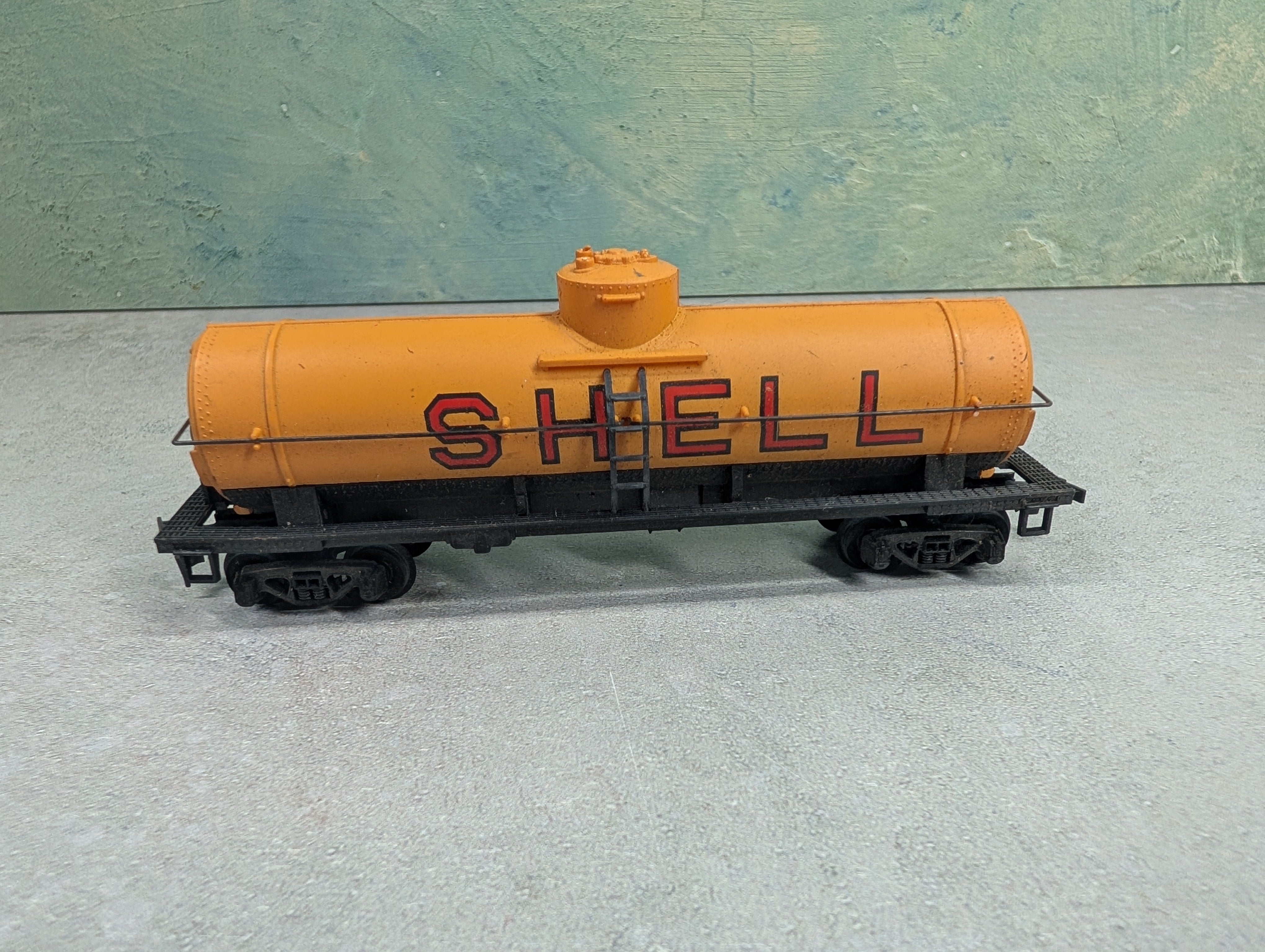 USED Tyco HO Scale Single Dome Tank Car Shell