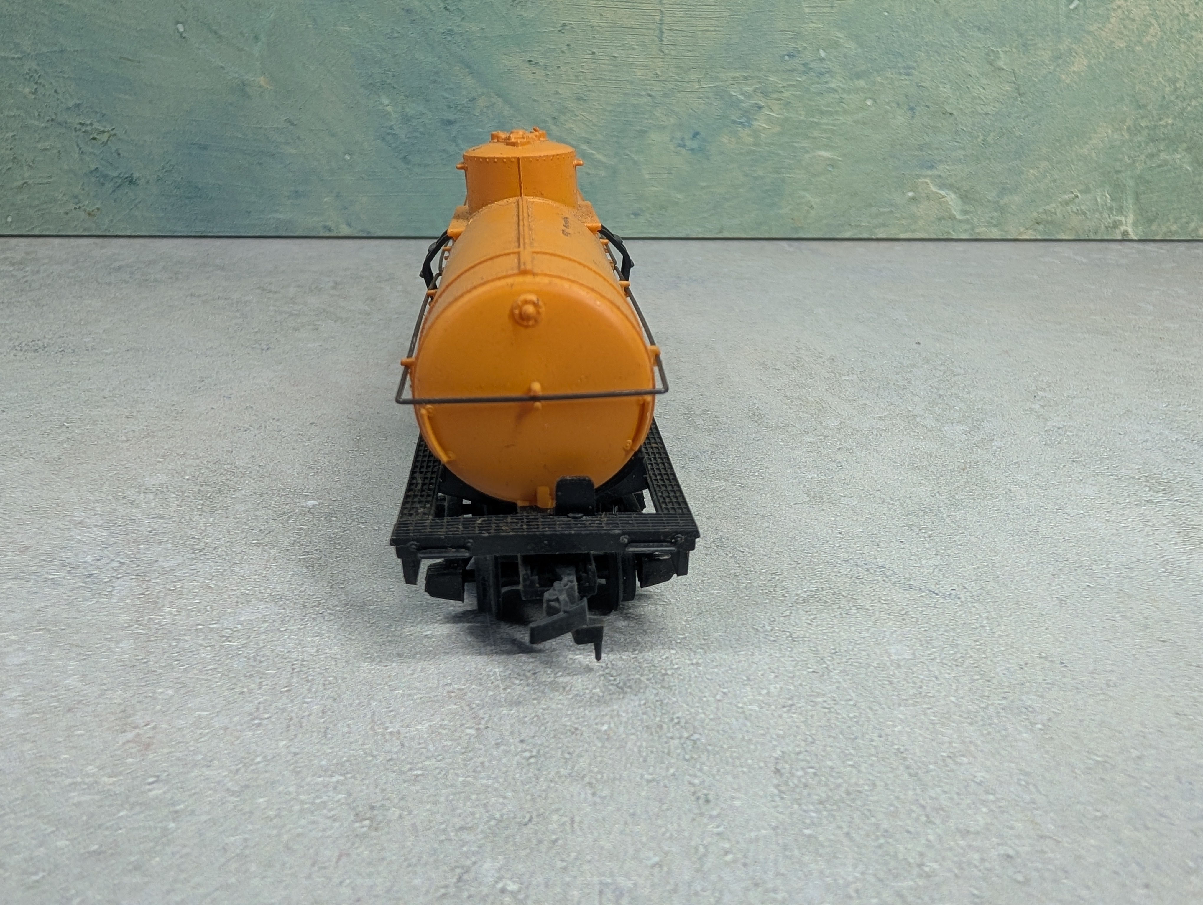 USED Tyco HO Scale Single Dome Tank Car Shell