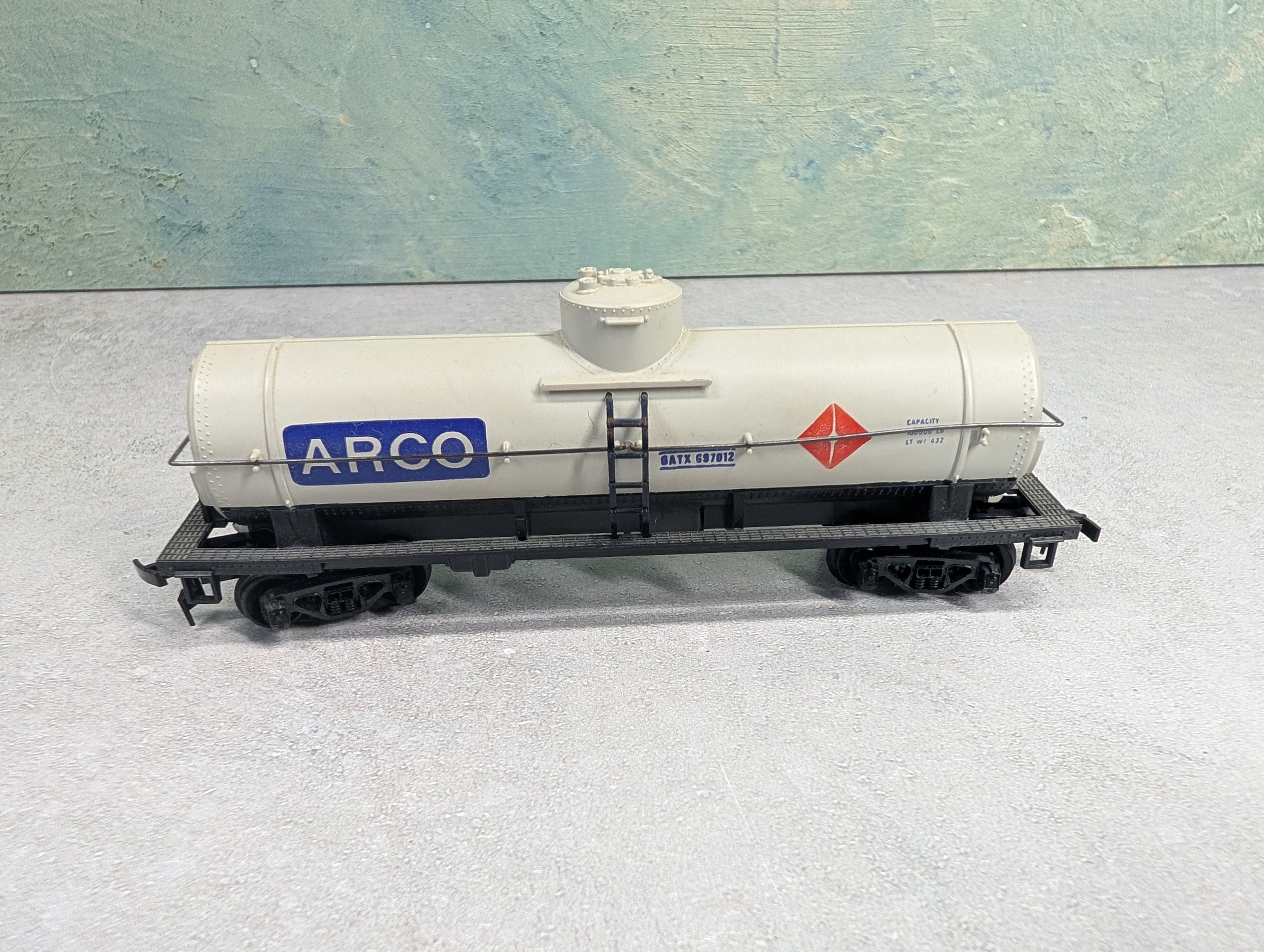 USED Tyco HO Scale Single Dome Tank Car Arco GATX #697012